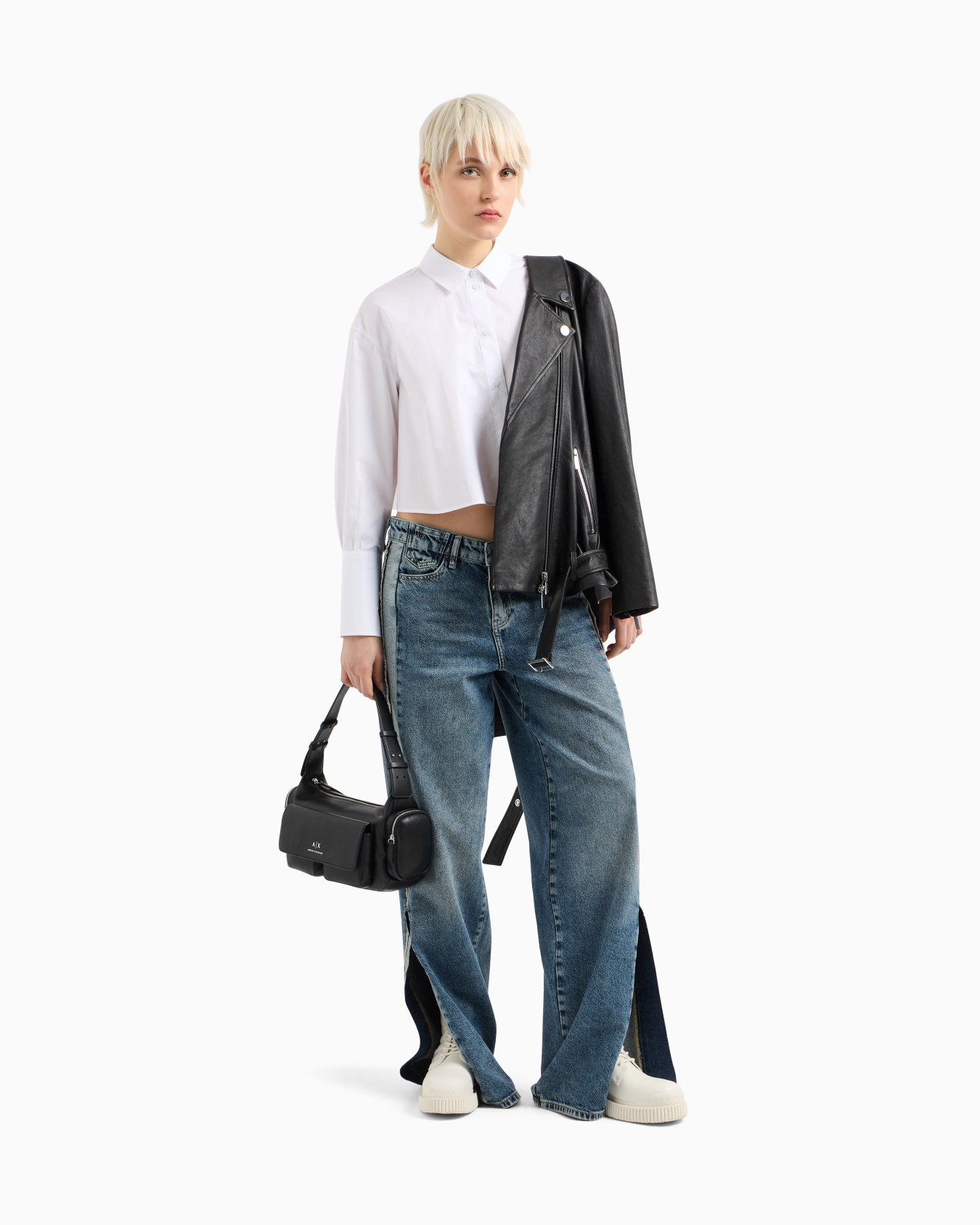 Relaxed fit jeans with slits at the bottom Slide 1