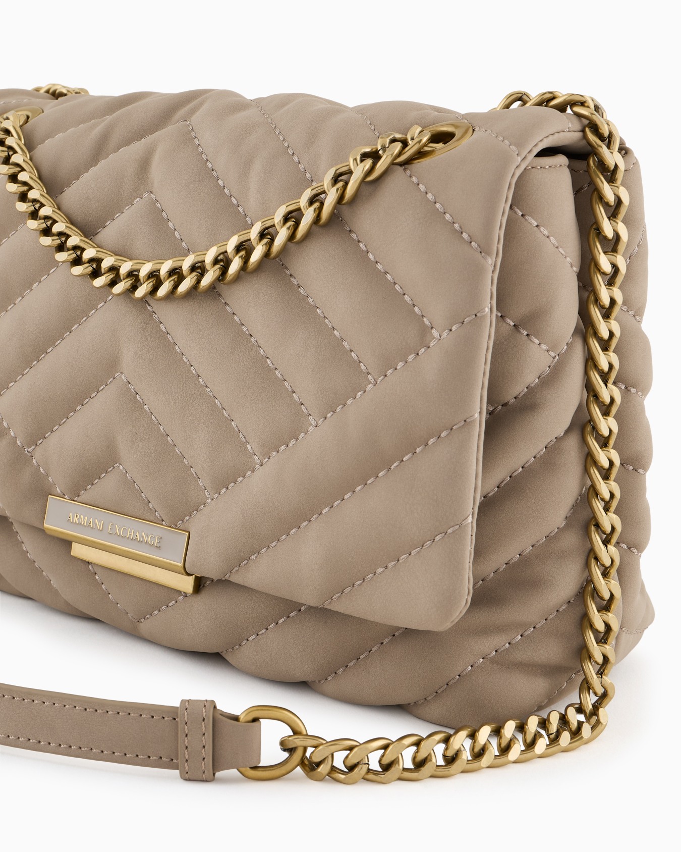 Quilted shoulder bag with chain Slide 4