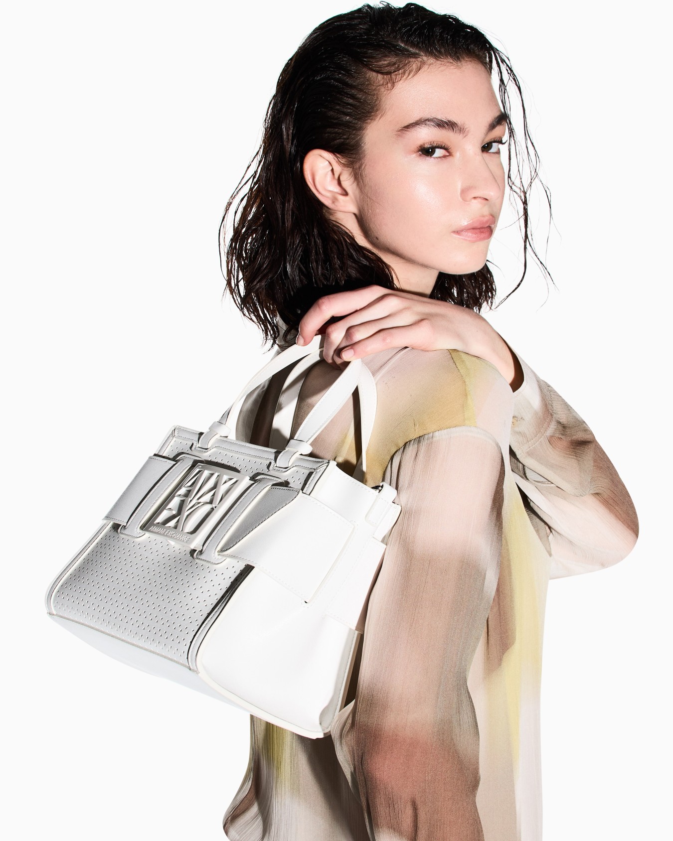 Shopper in monochrome technical fabric Diapositiva 5