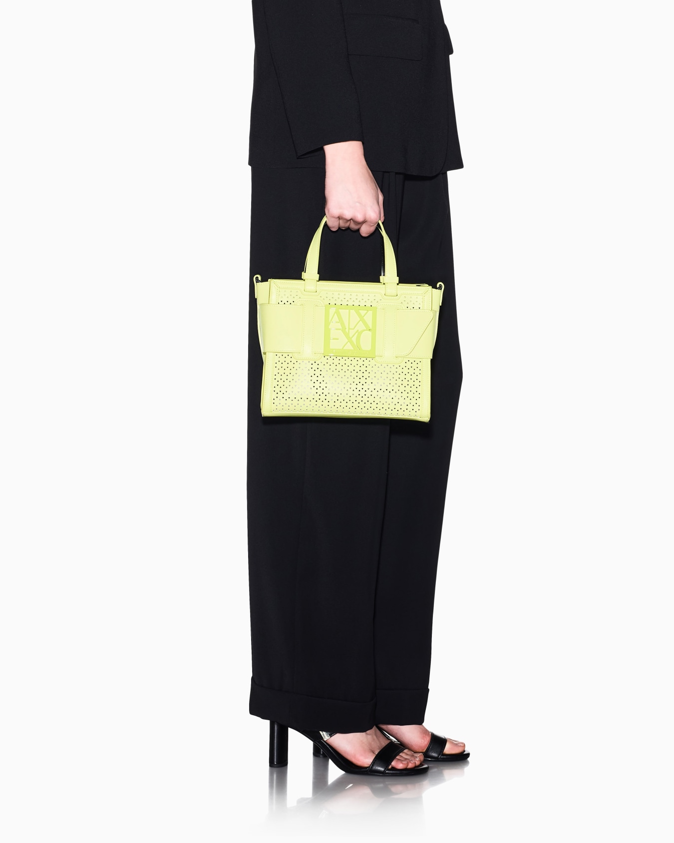 Shopper in monochrome technical fabric Slide 5