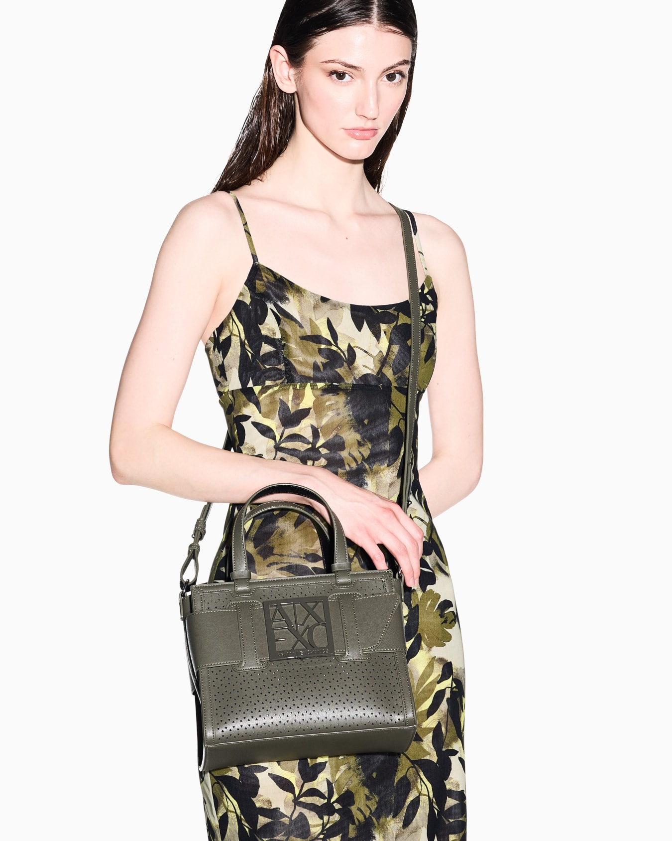 Shopper in monochrome technical fabric Slide 6