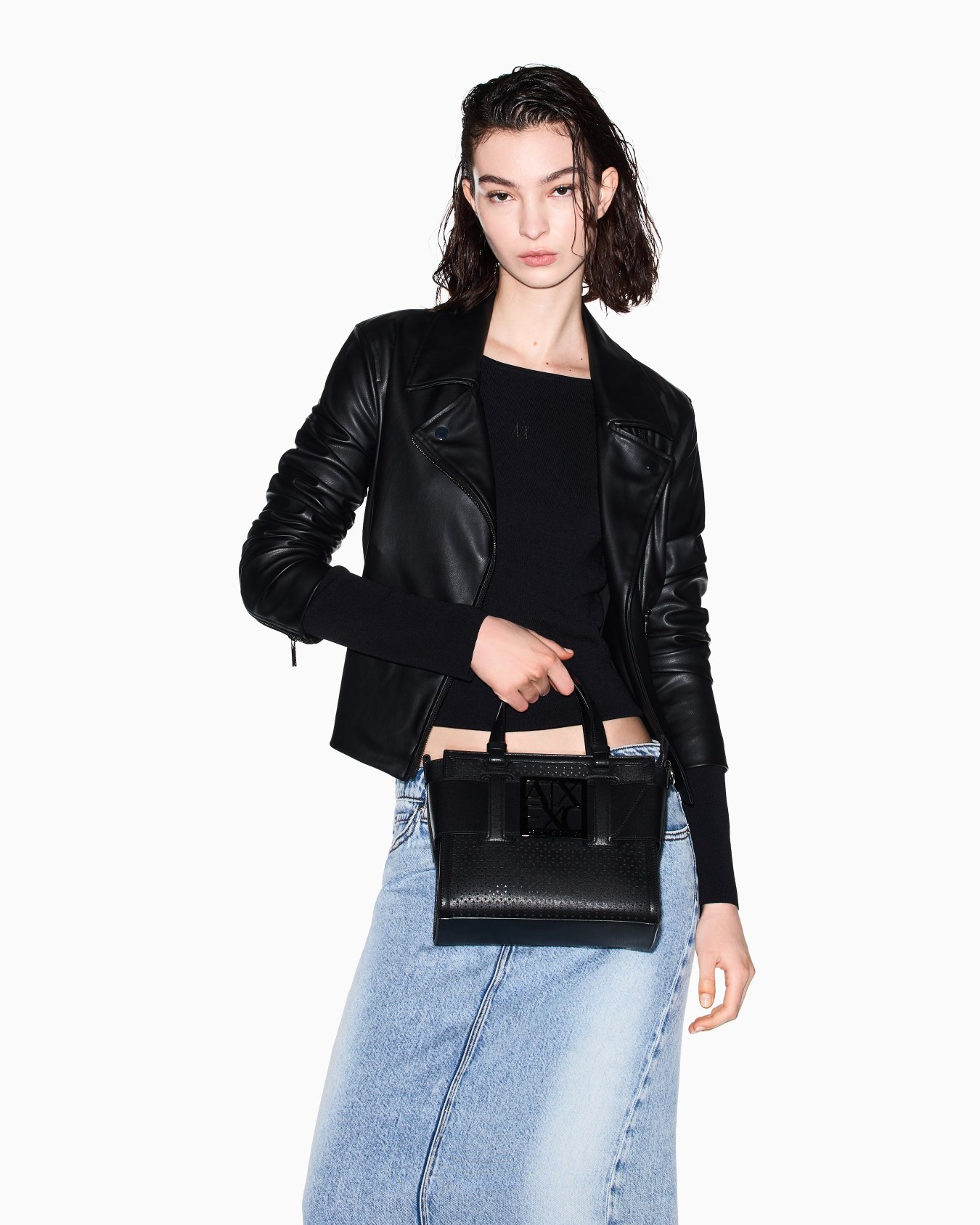 Shopper in monochrome technical fabric Slide 5