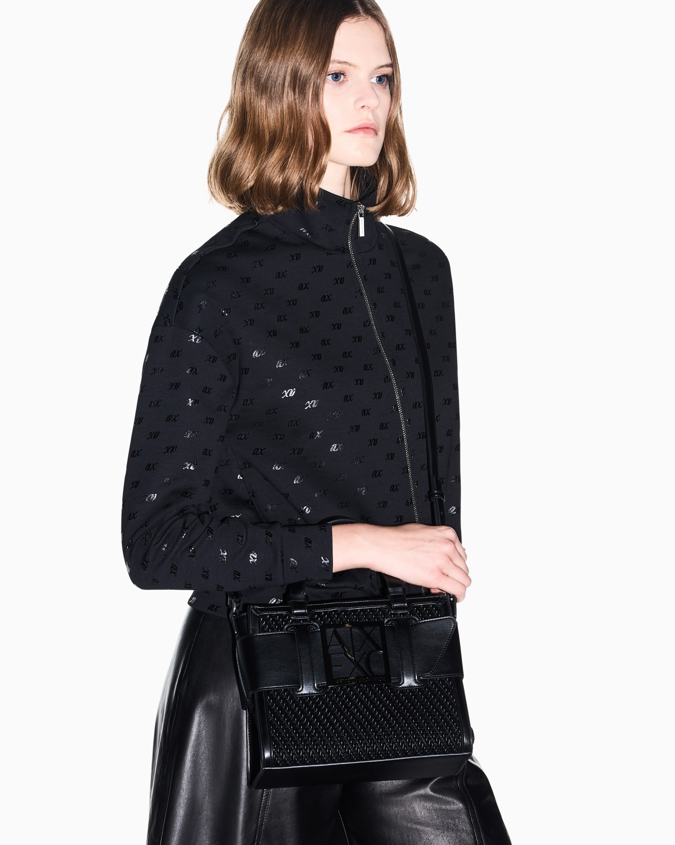  tote bag with an embossed texture Slide 7