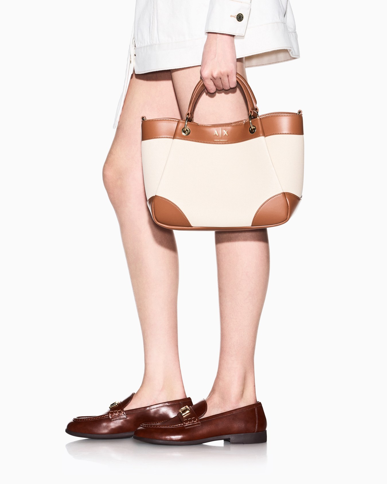 Elegant shopper in structured fabric Slide 5