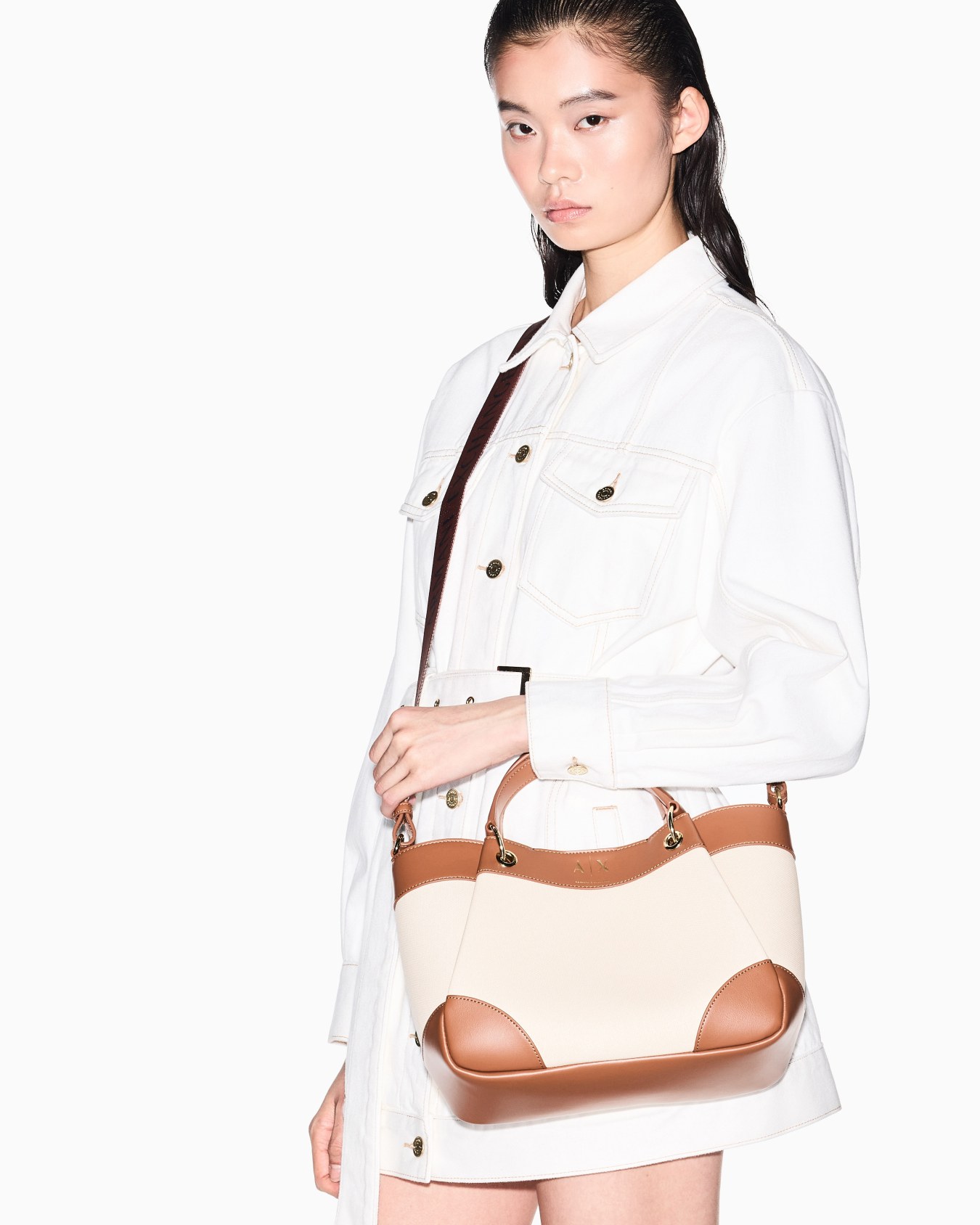 Elegant shopper in structured fabric Slide 6