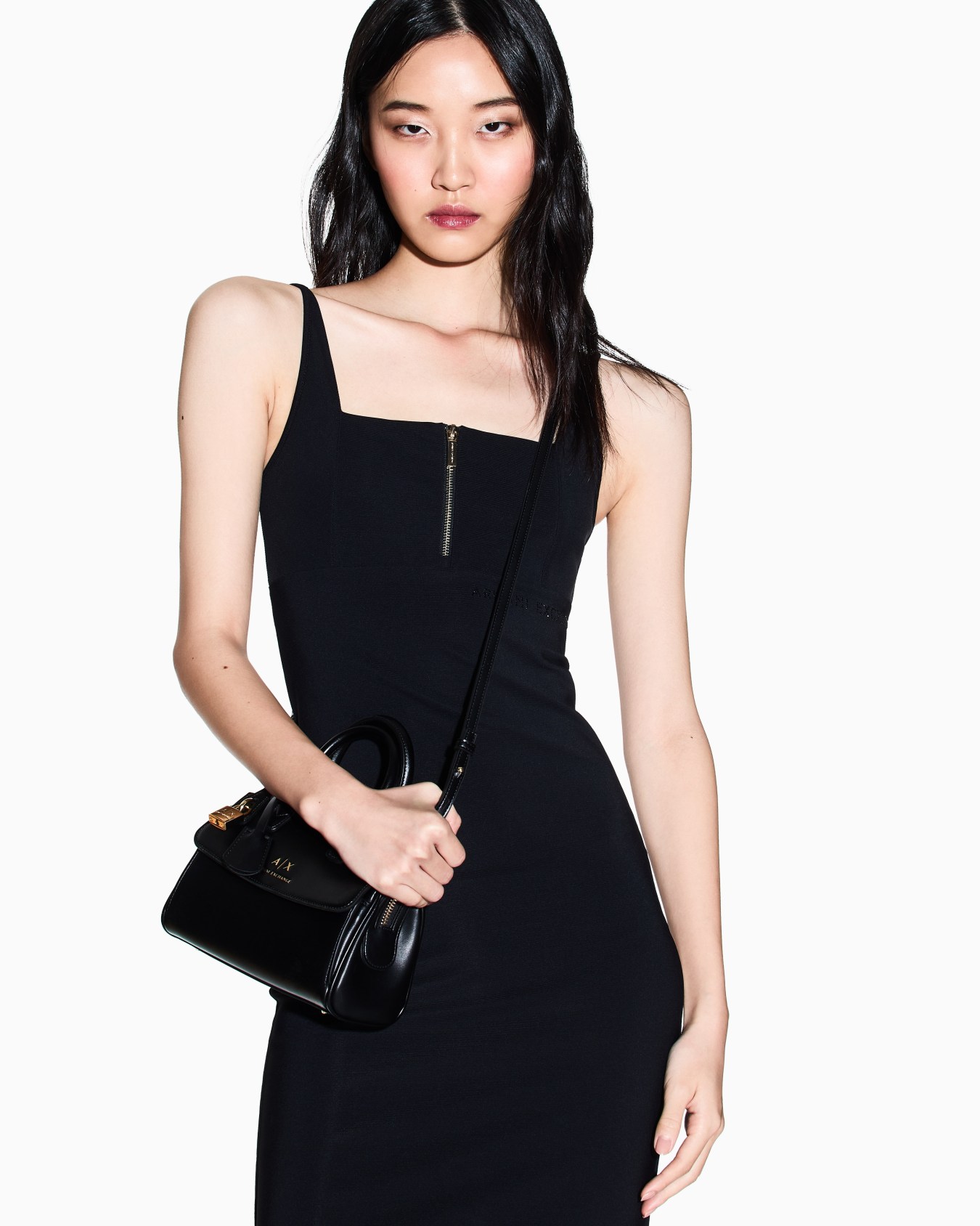 Top handles in technical fabric Folie 5