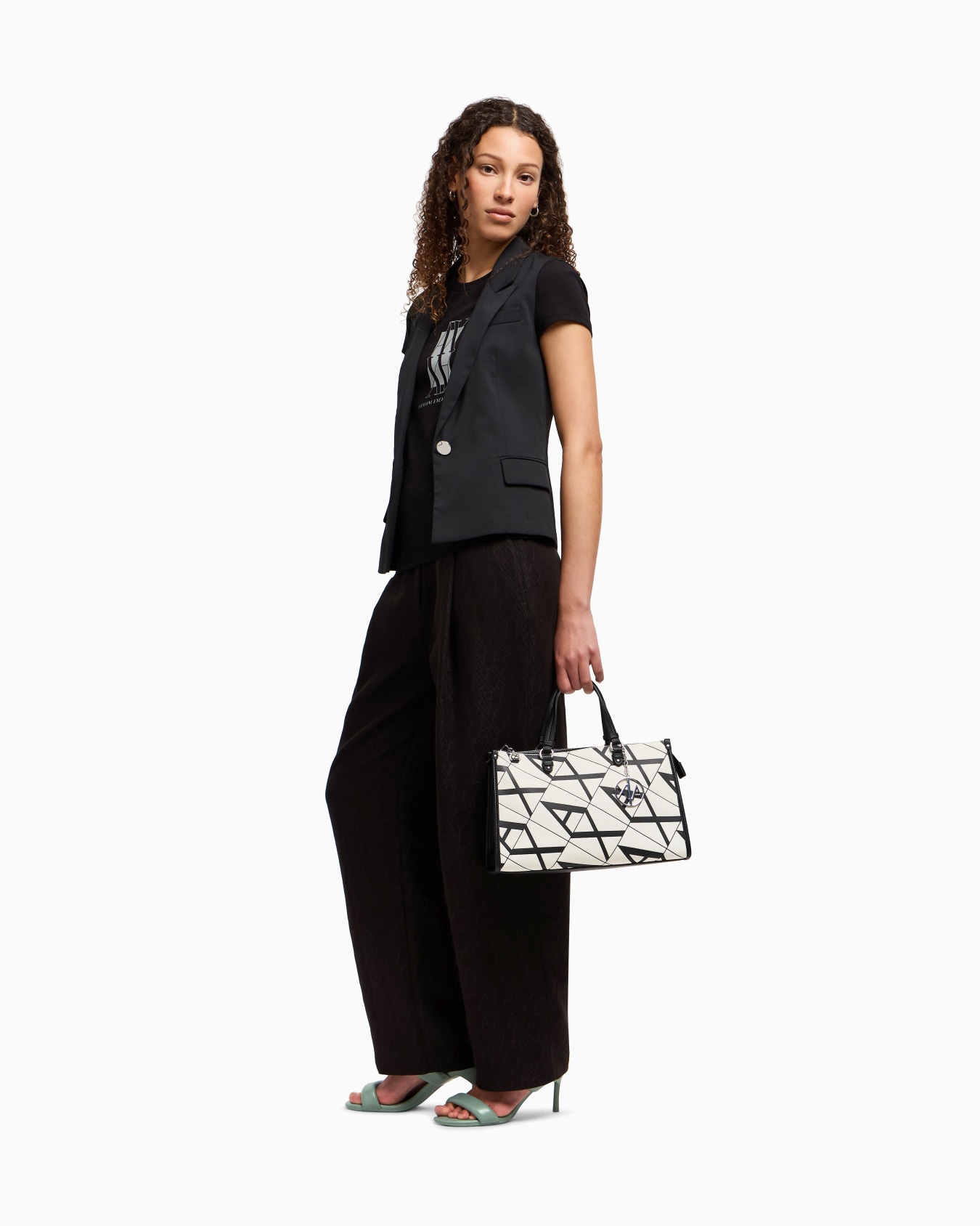 最終お値下げスペシャルオーダーバッグ新品未使用 タグ付き新品 2025SS 完売 ZARA メタルハンドル付き オーバル