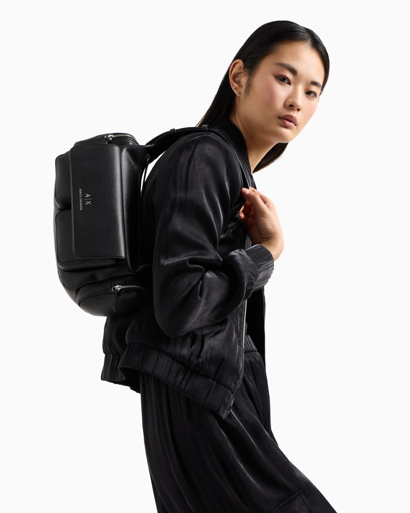 Large shoulder bag with side pockets Slide 6