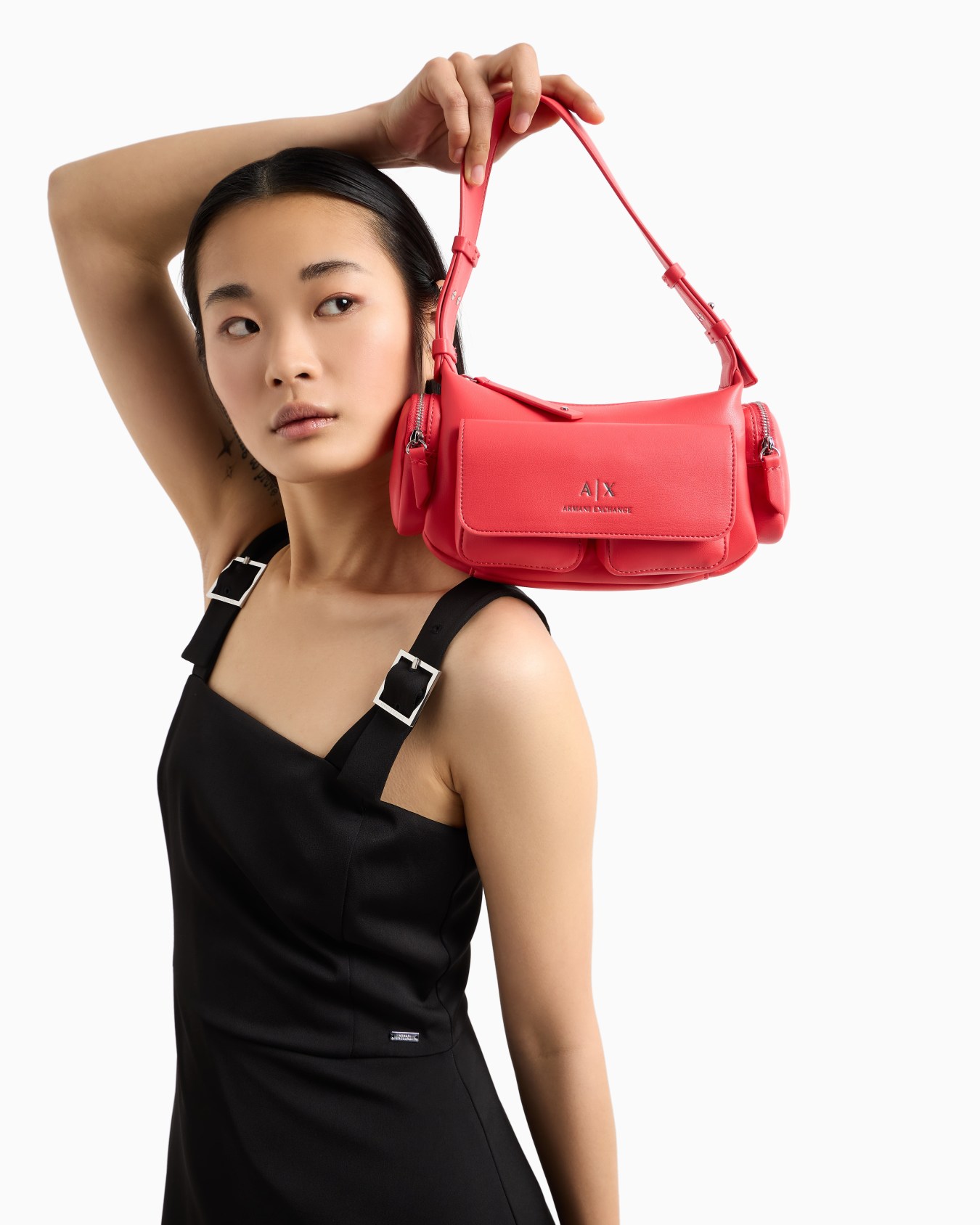 Large shoulder bag with side pockets Slide 5