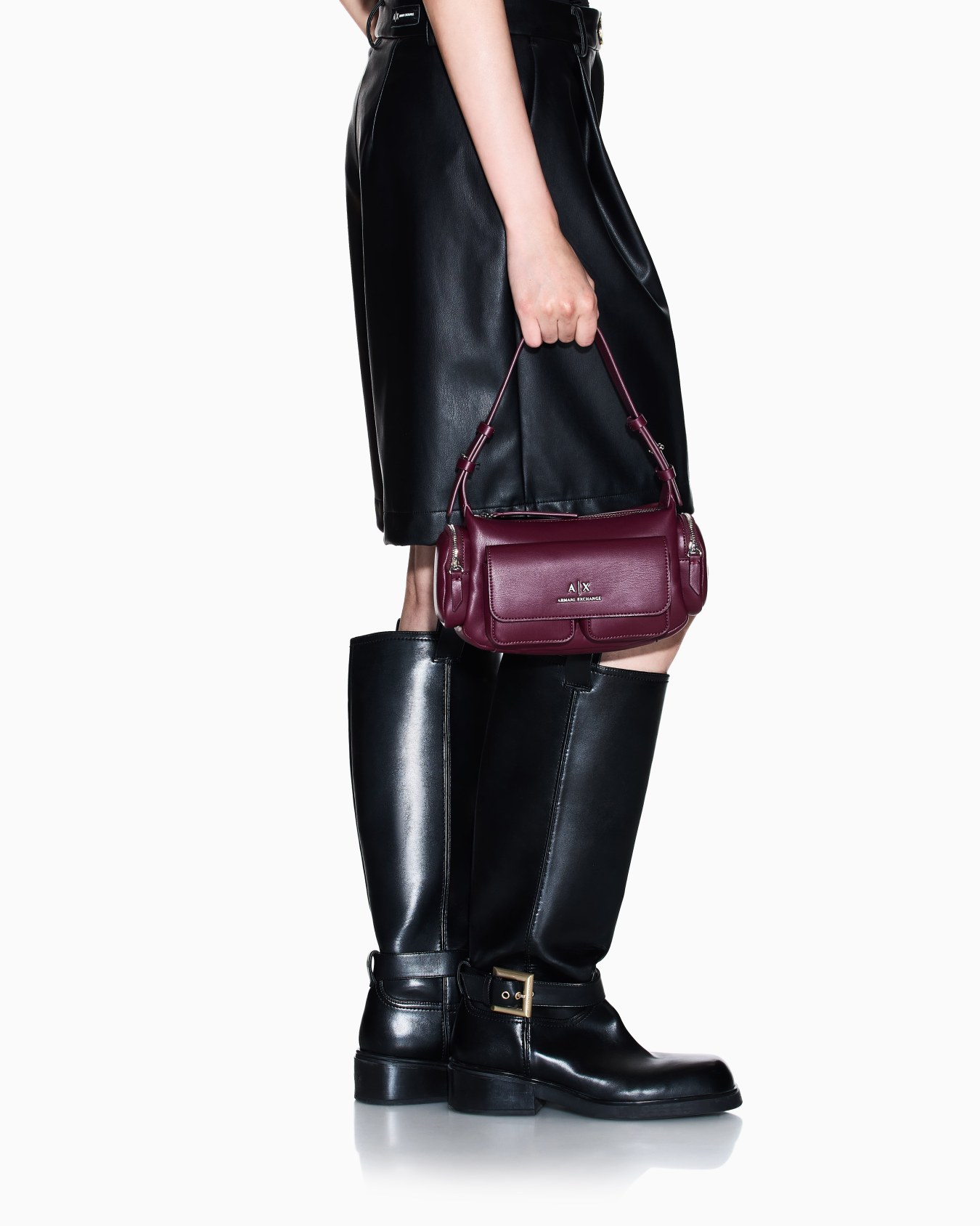 Large shoulder bag with side pockets Slide 6