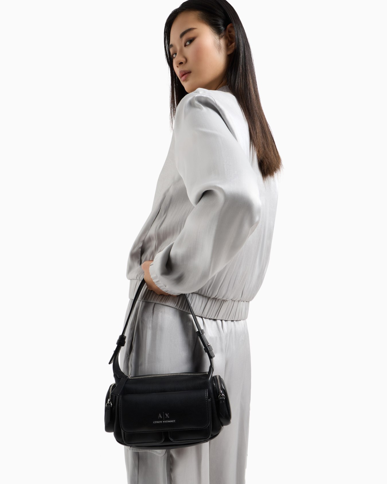 Large shoulder bag with side pockets Slide 6