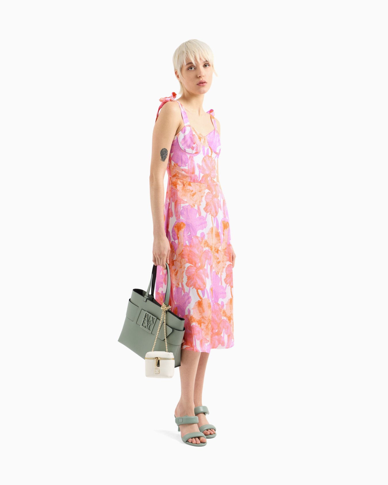 Longuette dress in floral fabric Diapositiva 1