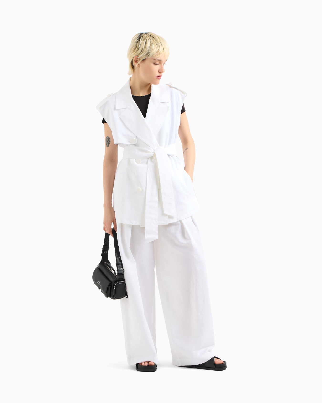 Wide leg trousers in linen blend Slide 1