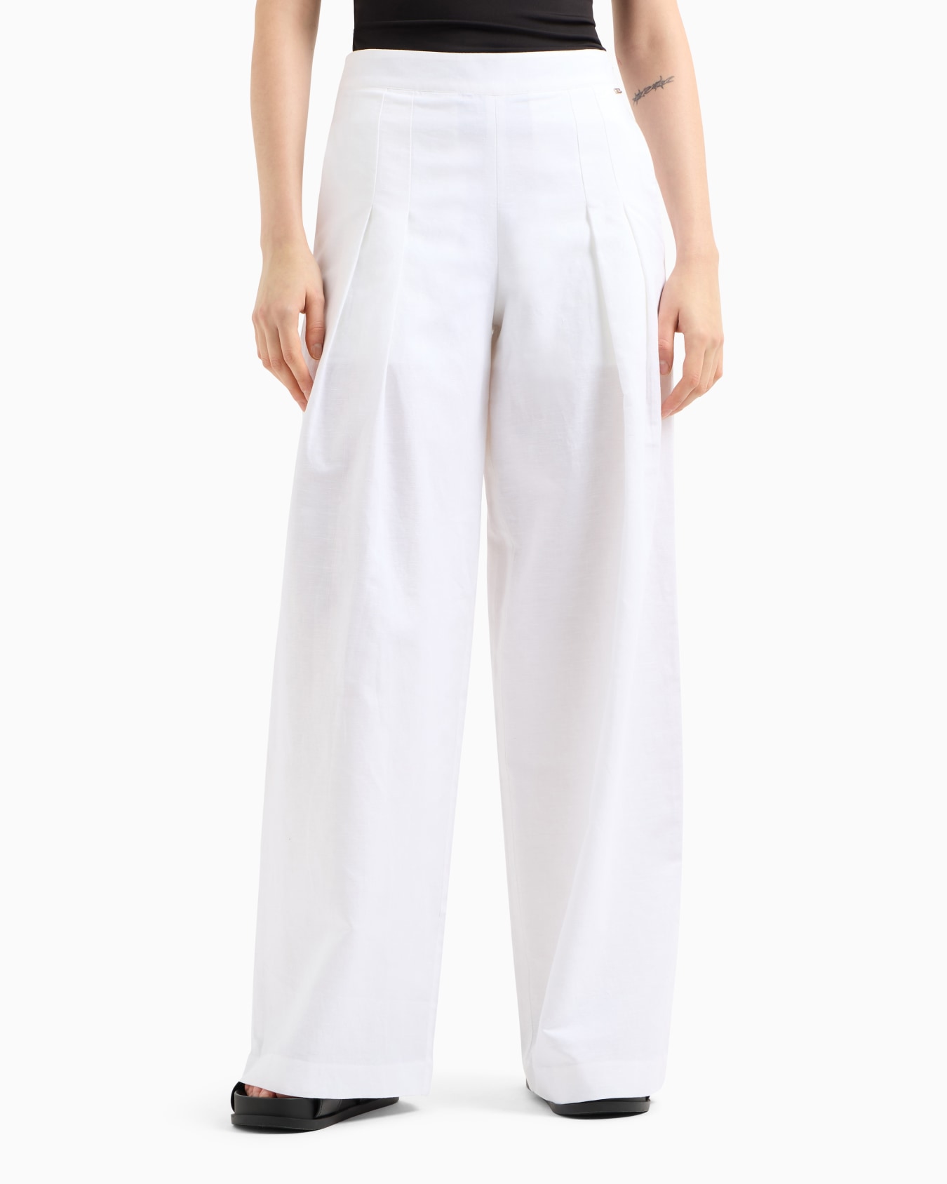 Wide leg trousers in linen blend Slide 3