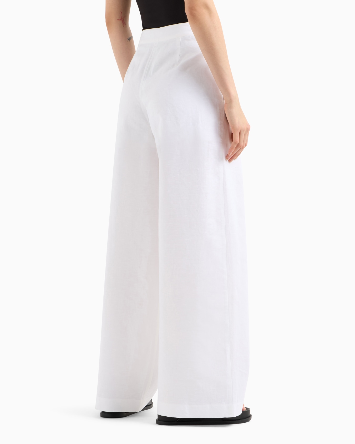 Wide leg trousers in linen blend Slide 2