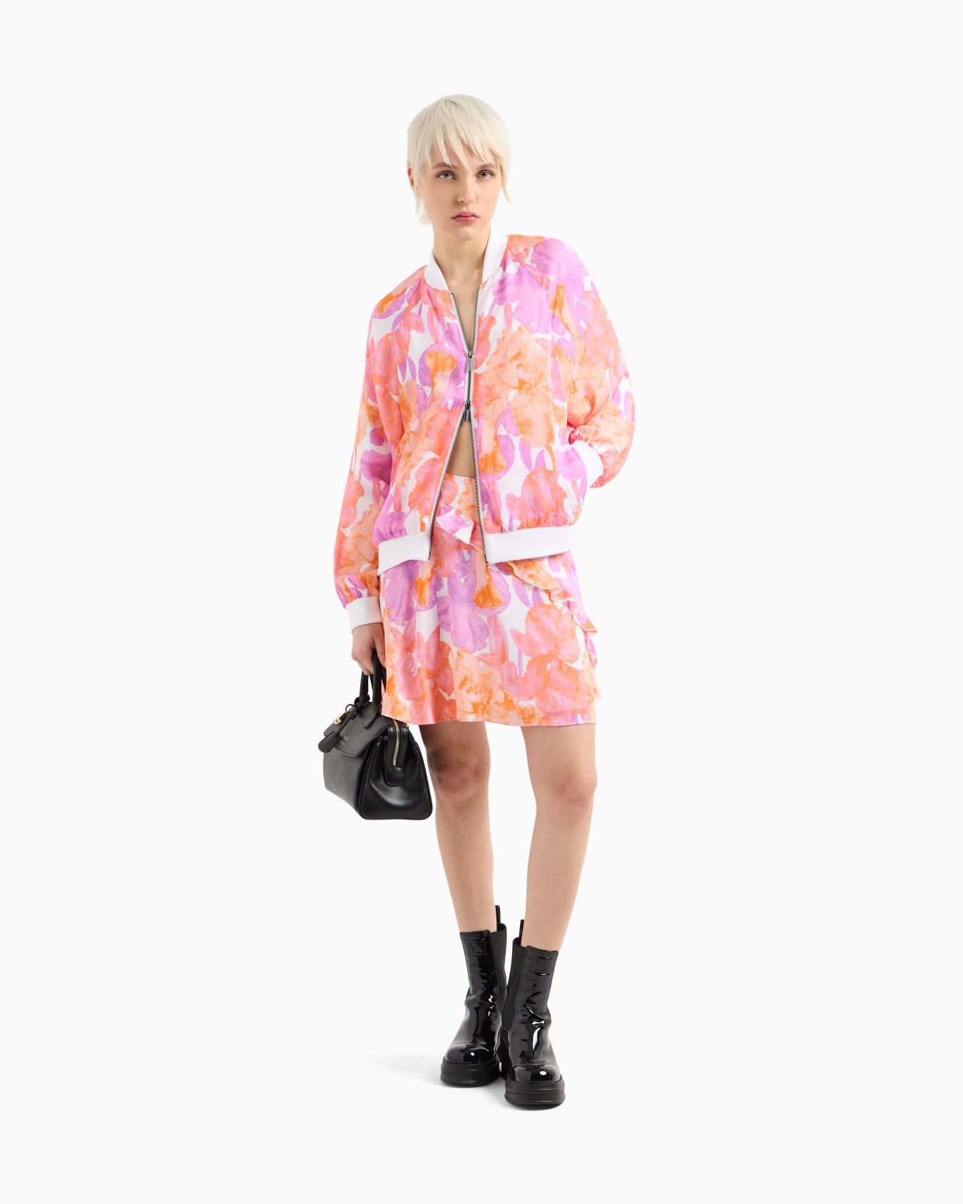 Short skirt in floral fabric Slide 1