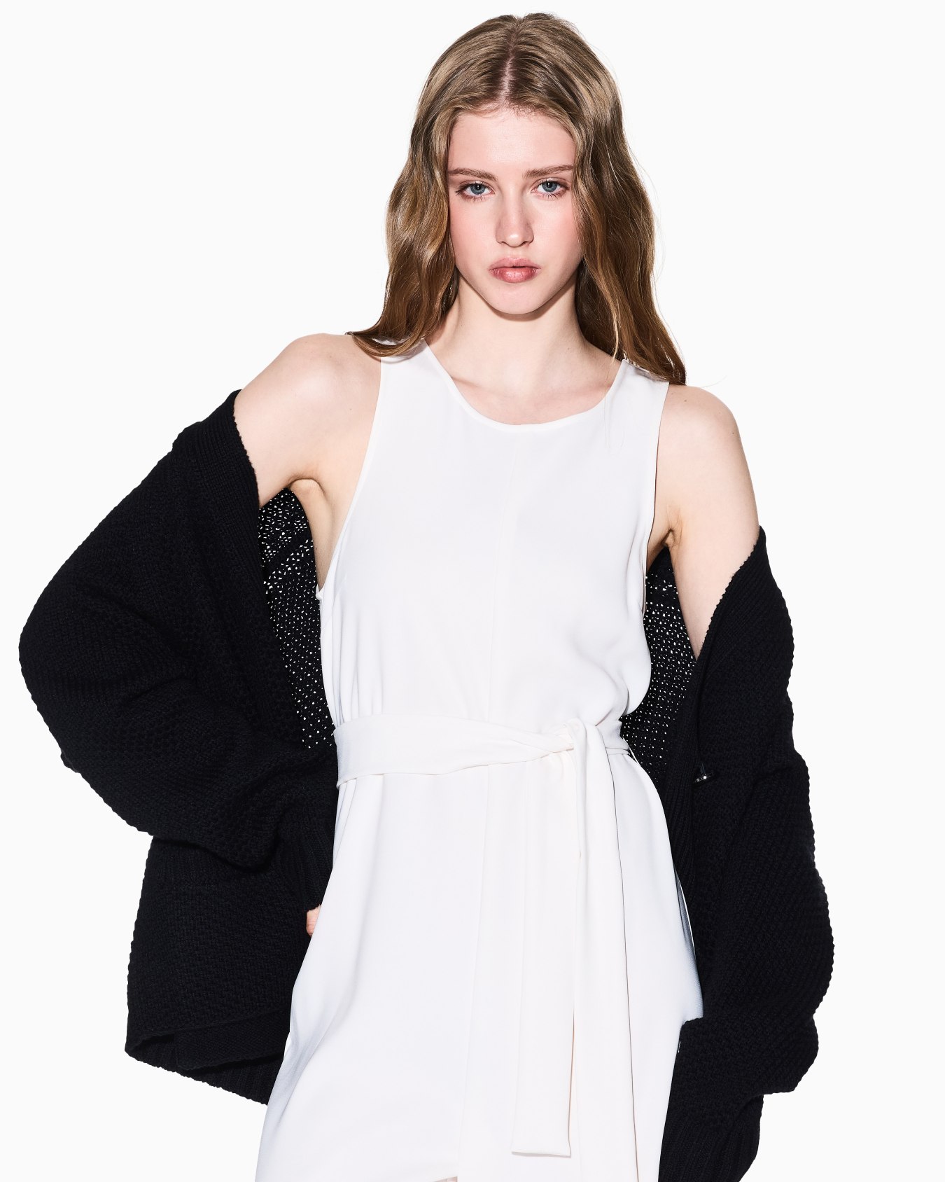 Jumpsuit with belt Slide 3