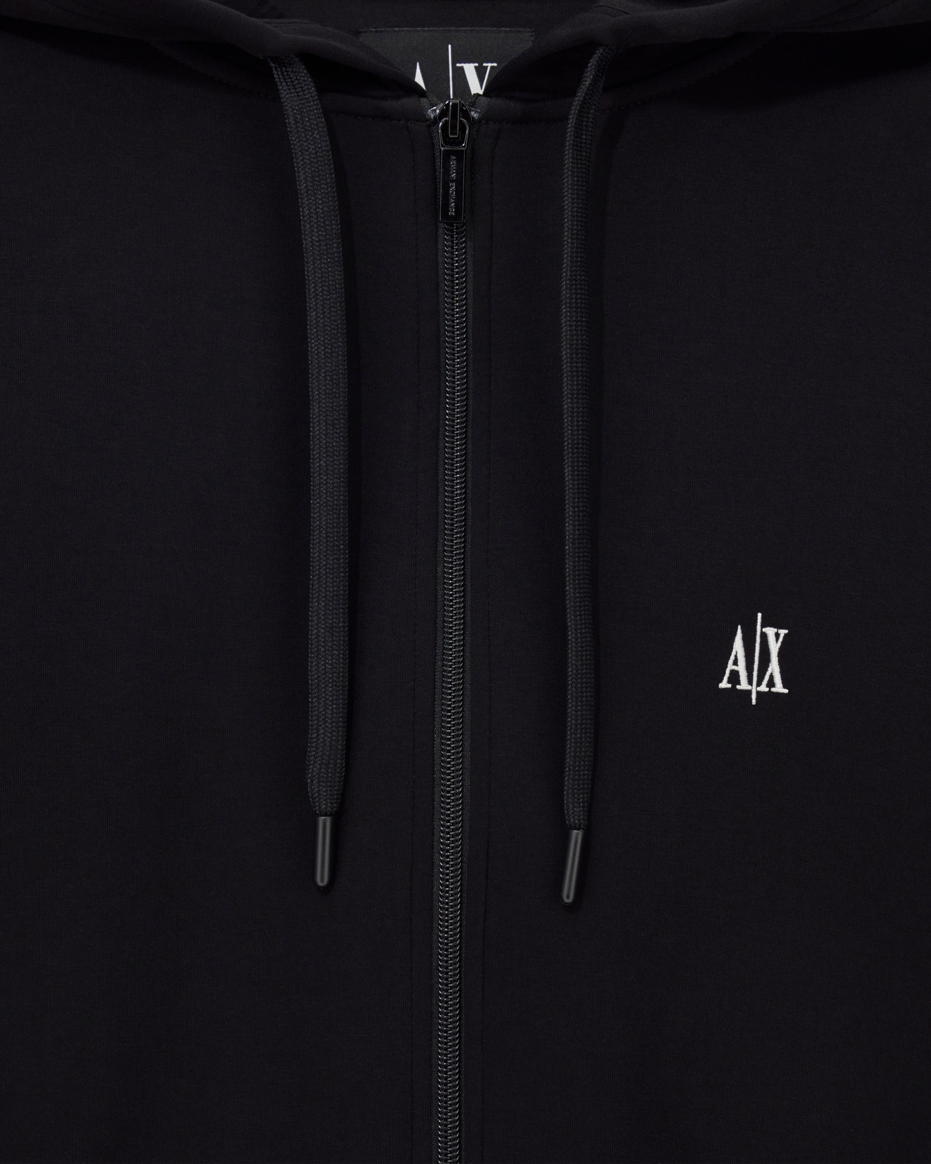 Sudadera con cremallera y logo en el pecho. Diapositiva 4