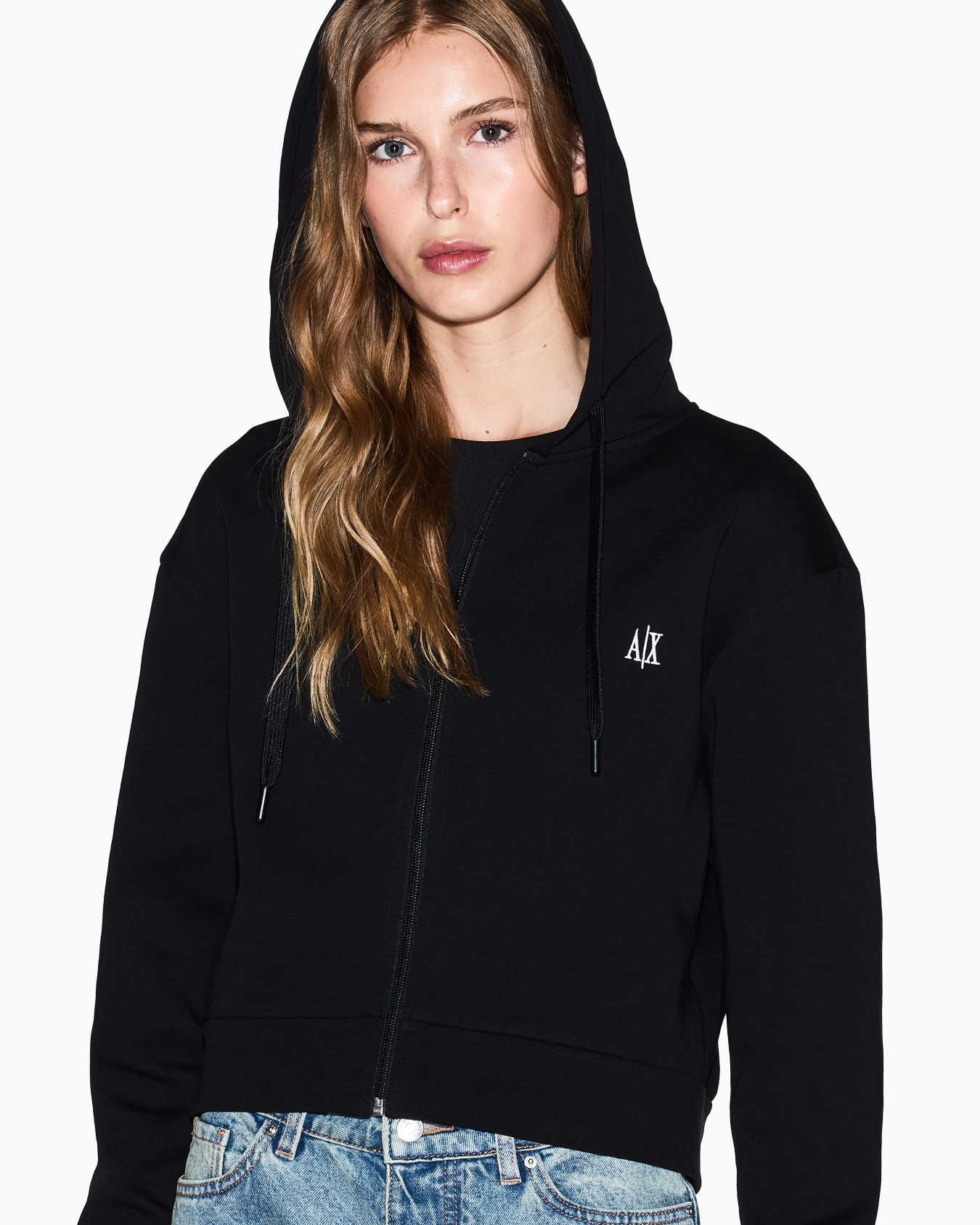 Sudadera con cremallera y logo en el pecho. Diapositiva 6