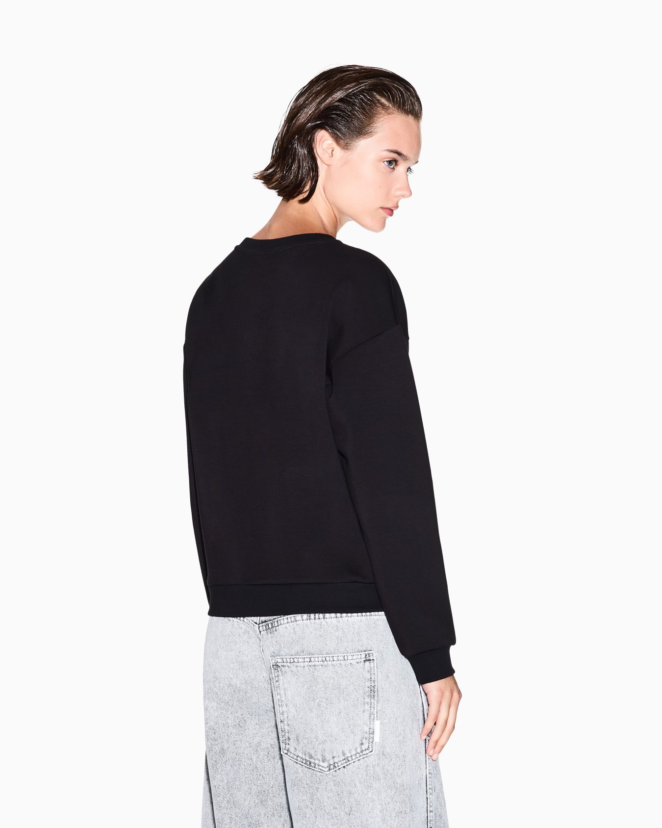 Basic crewneck sweatshirt Slide 2