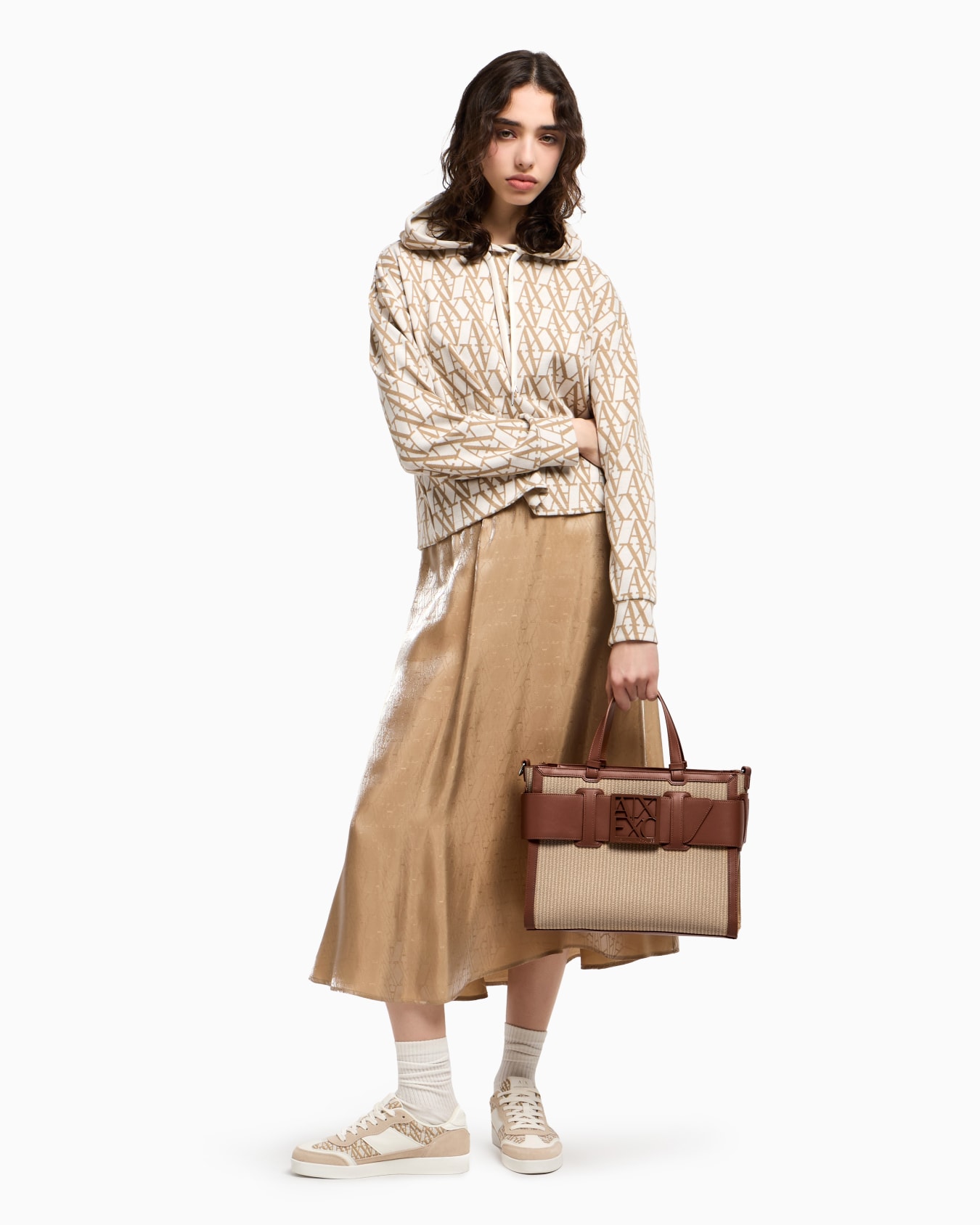 Woven fabric handbag with logo Slide 5
