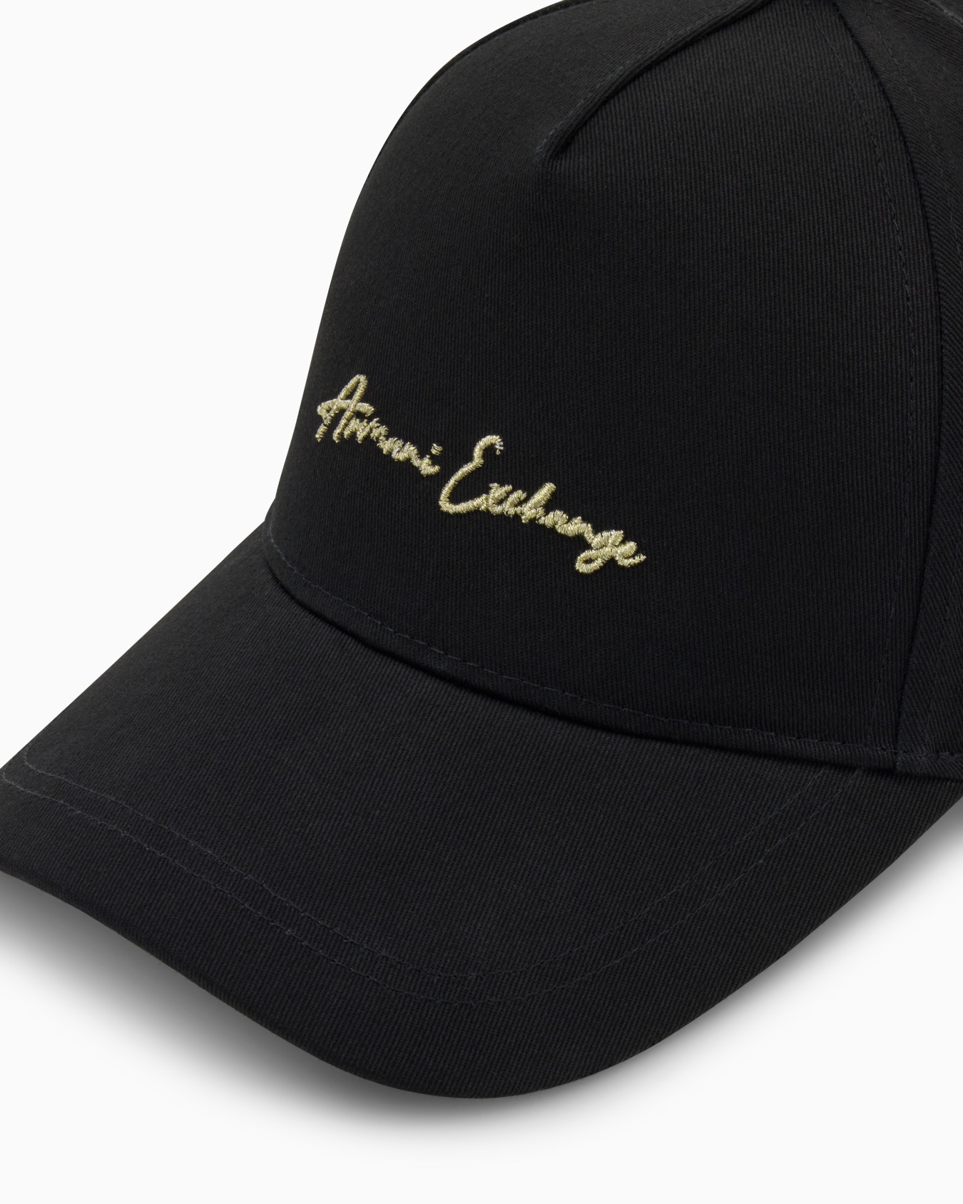 Gorra con visera y logotipo con letras Diapositiva 2