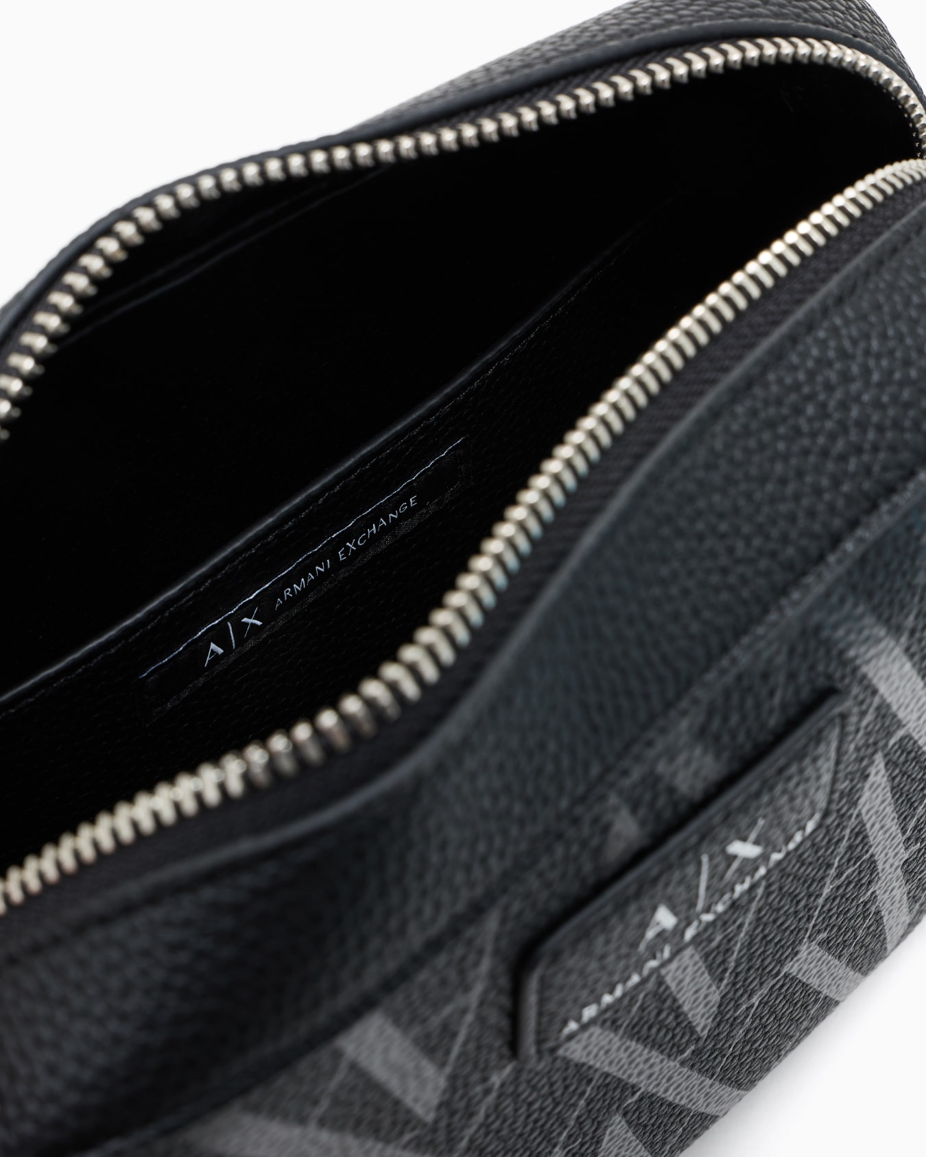 Crossbody bag in technical fabric Diapositiva 3