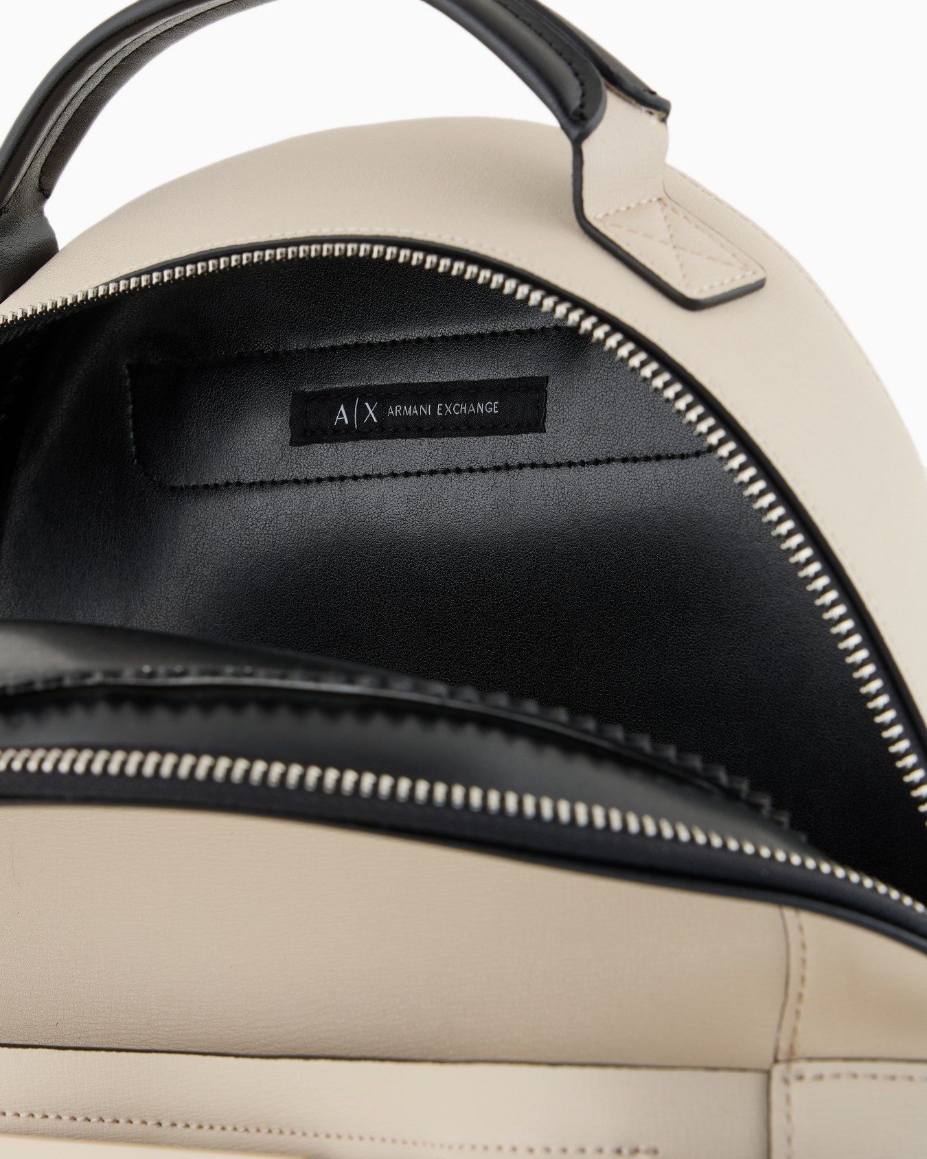 Rounded backpack with logo Diapositiva 3