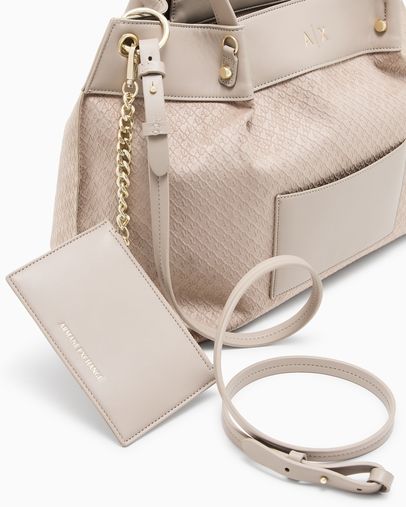 Shoppers in technical fabric Slide 4