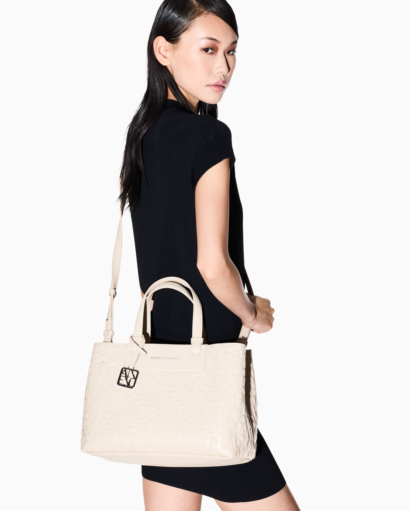 Smooth technical fabric shopper Slide 6