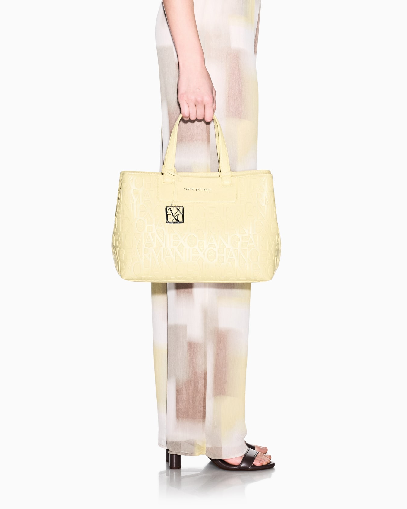 Smooth technical fabric shopper Slide 5