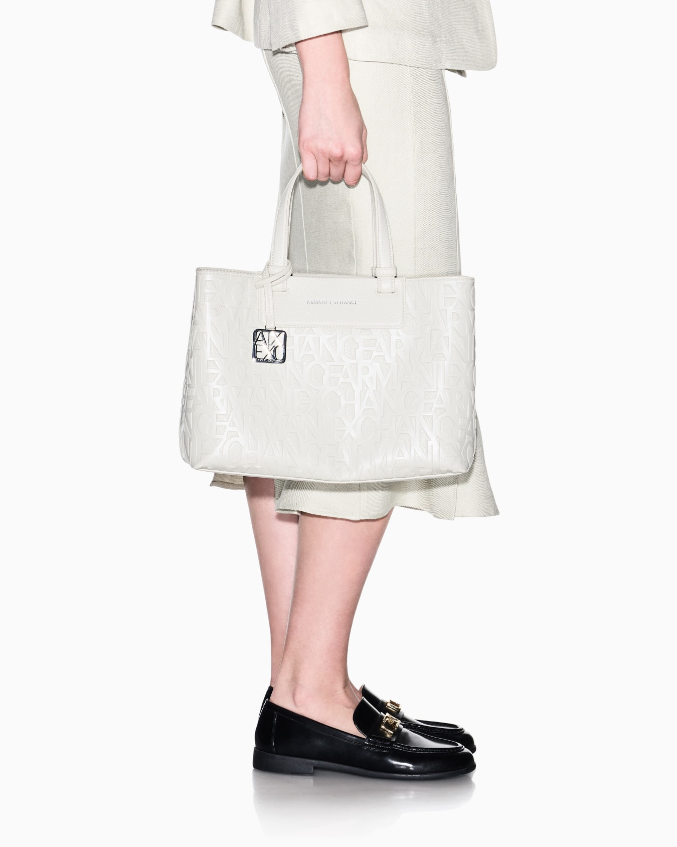 Smooth technical fabric shopper Slide 5