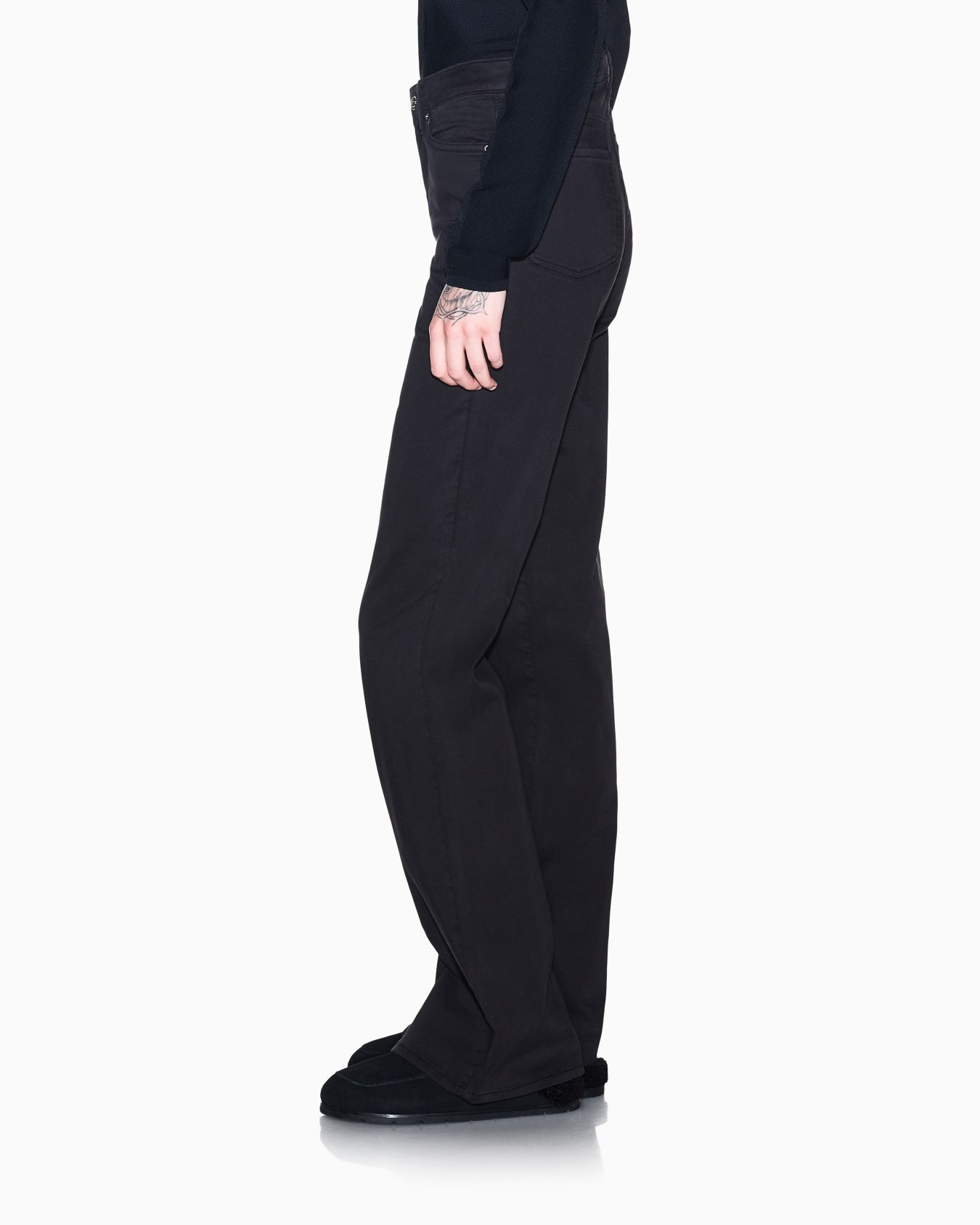Pantalones vaqueros acampanados de satén elástico teñido en prenda Diapositiva 7