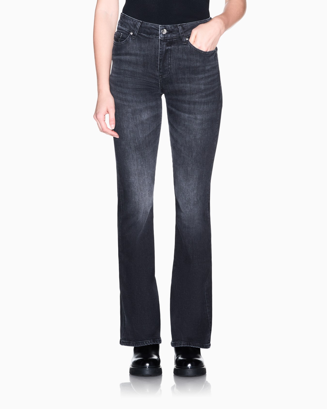 regular fit 5 pockets pant in ultra stretch denim Slide 3