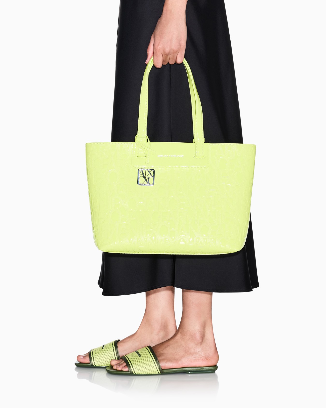 Bolso de mano en material brillante Diapositiva 5