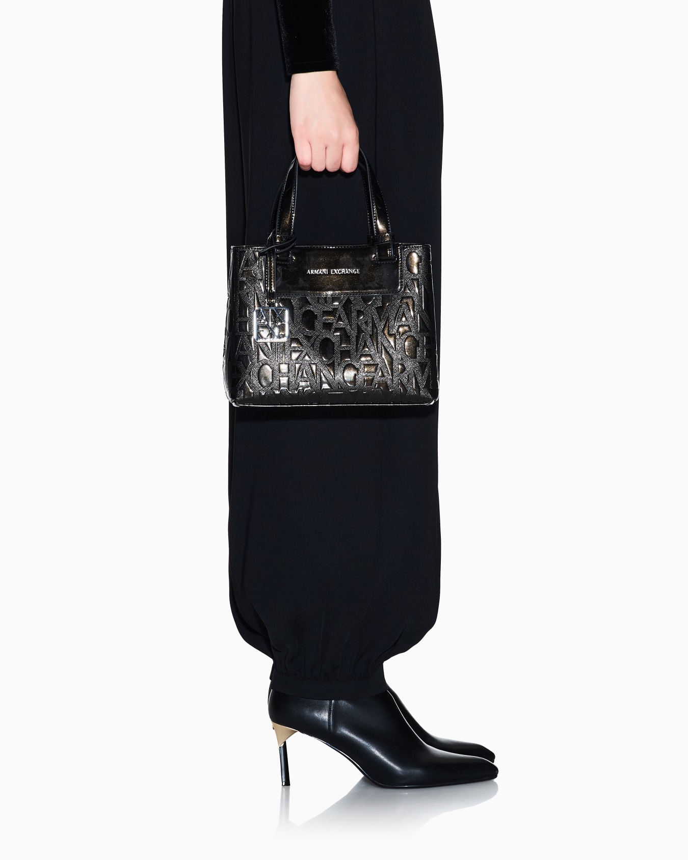 オールオーバーエンボスロゴ ミニハンドバッグ グロウ スライドする 6