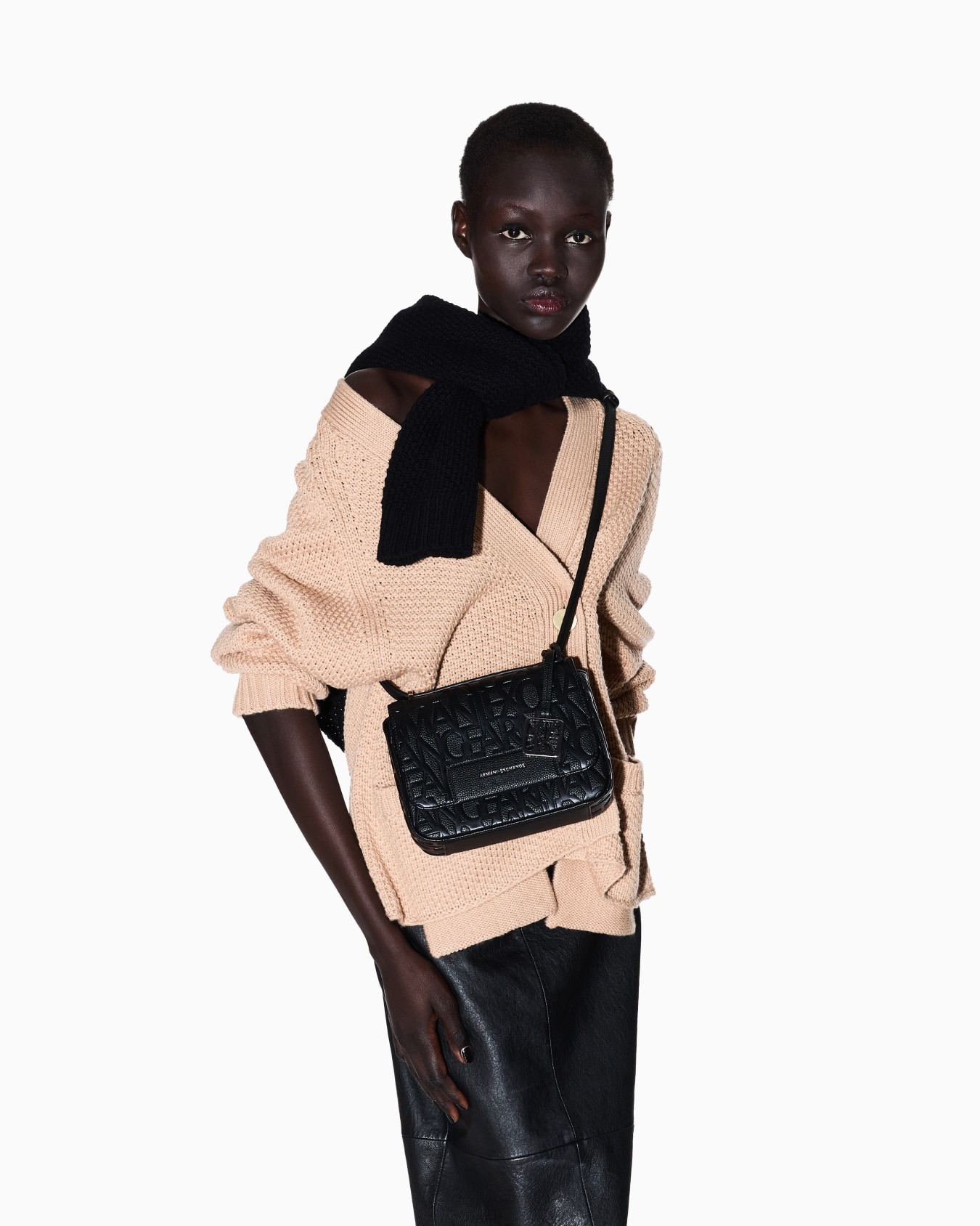 Schultertasche mit Allover-Logo Folie 5