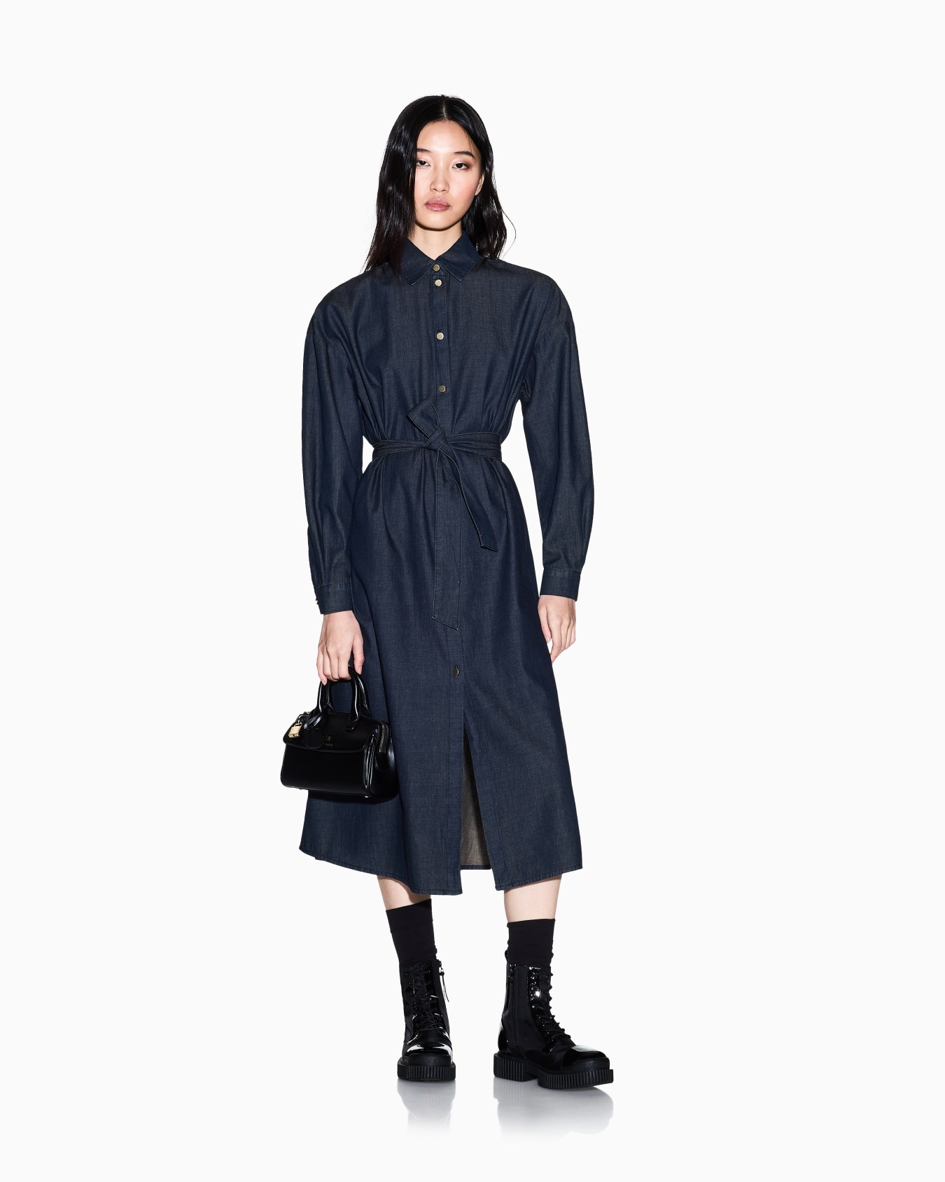 インディゴブルー シャンブレーシャツドレス スライドする 1