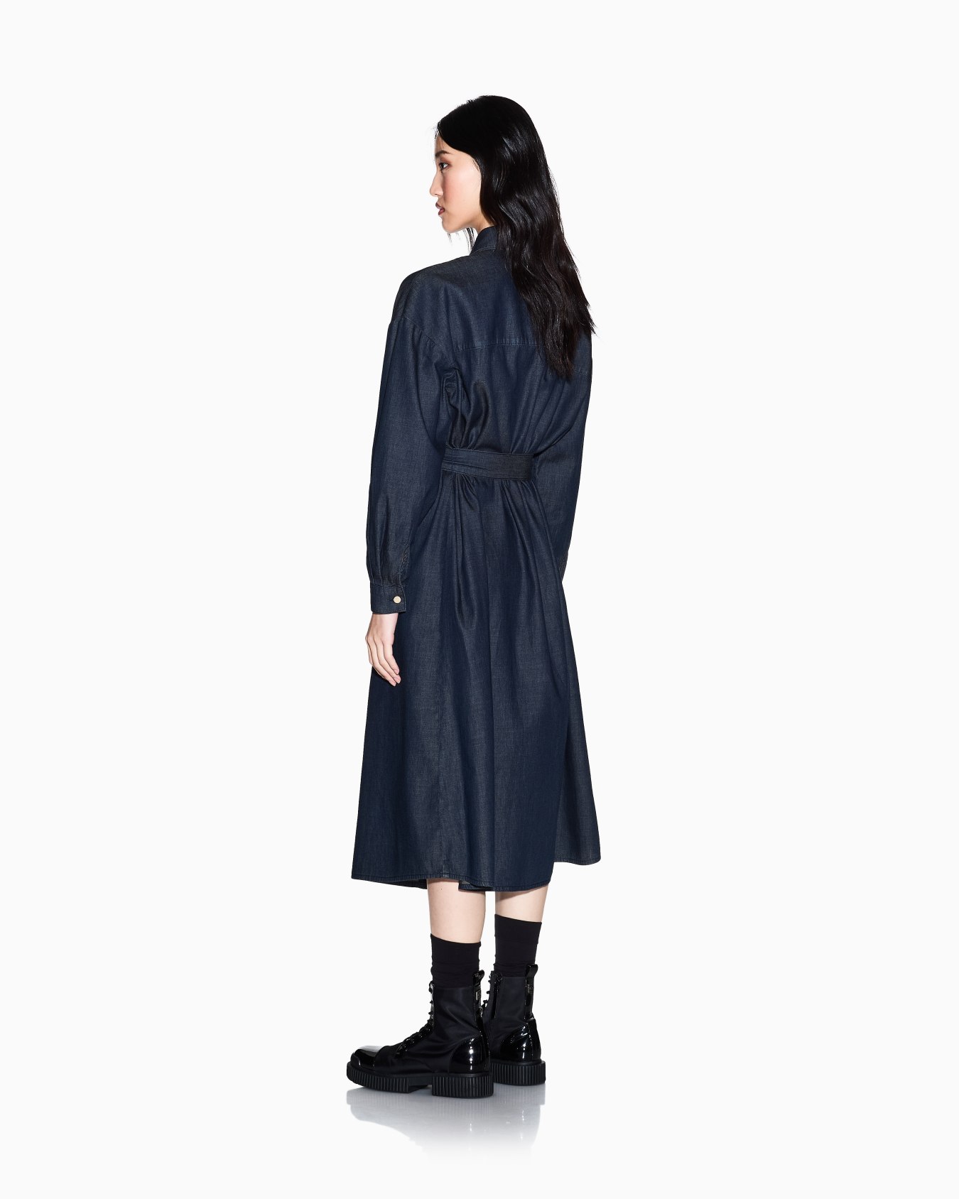 インディゴブルー シャンブレーシャツドレス スライドする 2