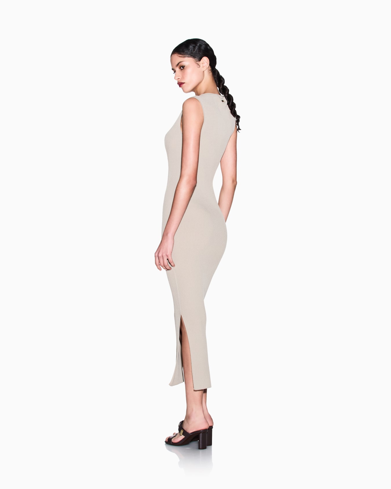 Vネックニットドレス スライドする 2