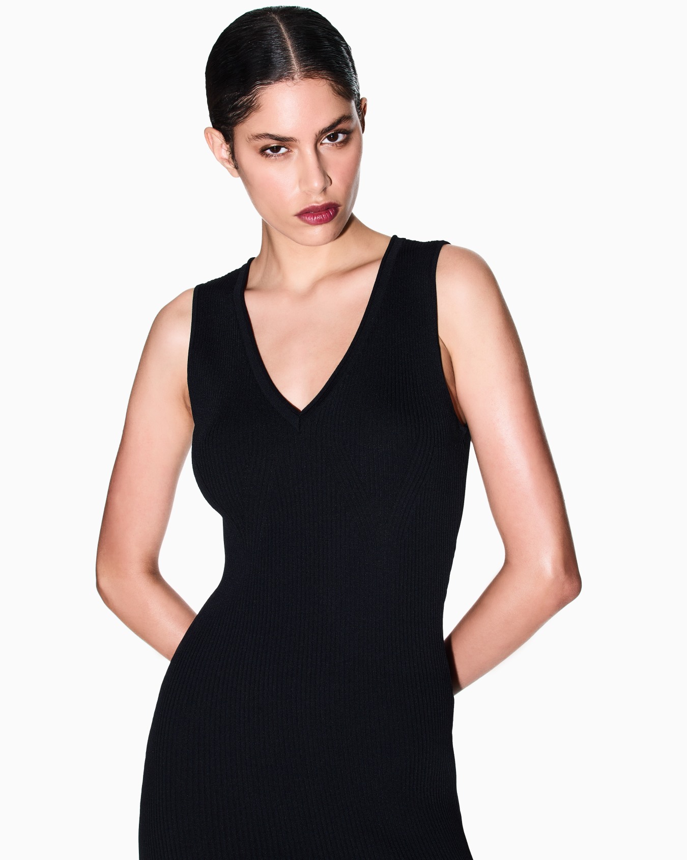 Vネックニットドレス スライドする 2