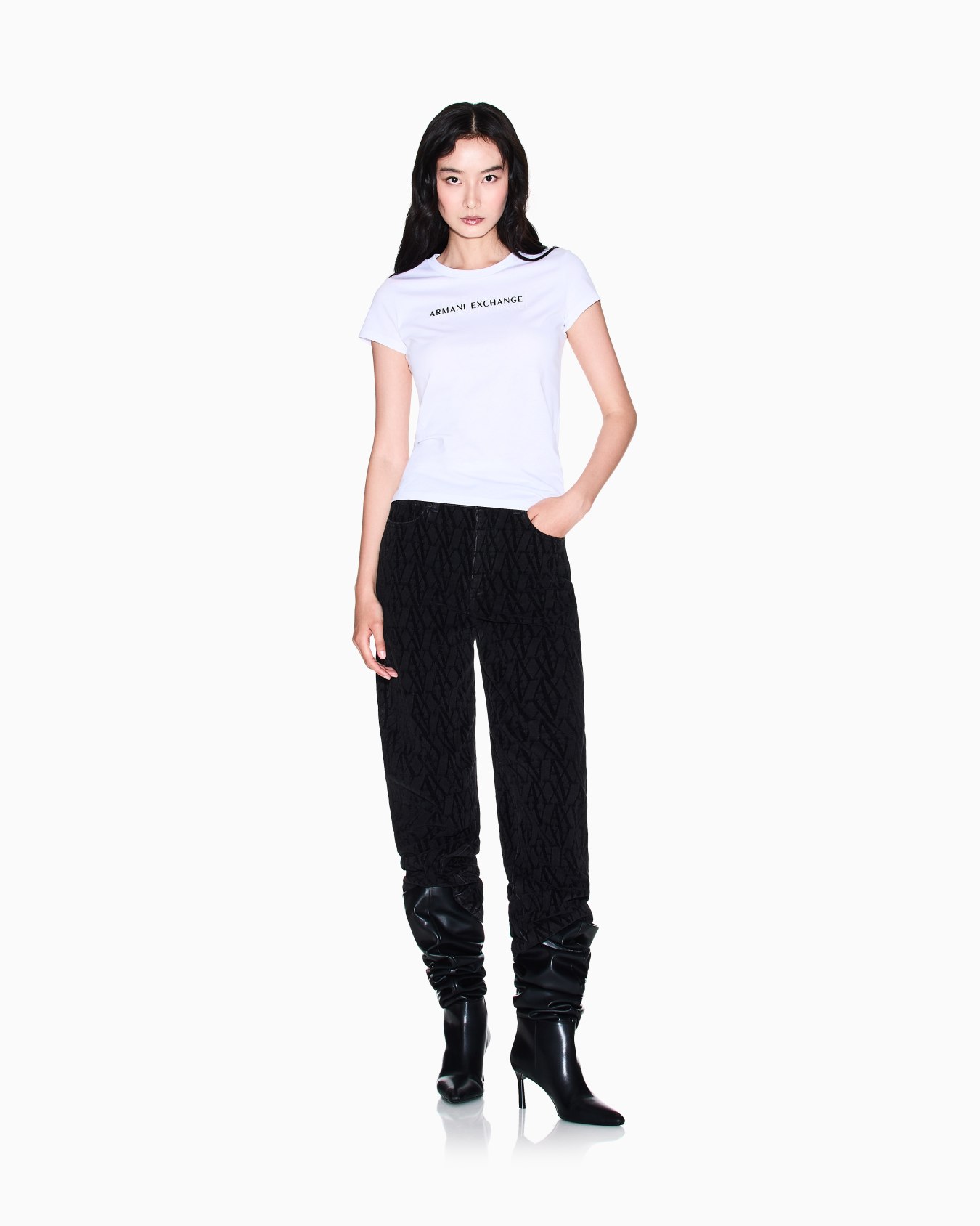 Slim Fit T-Shirt mit Logo-Schriftzug Folie 1