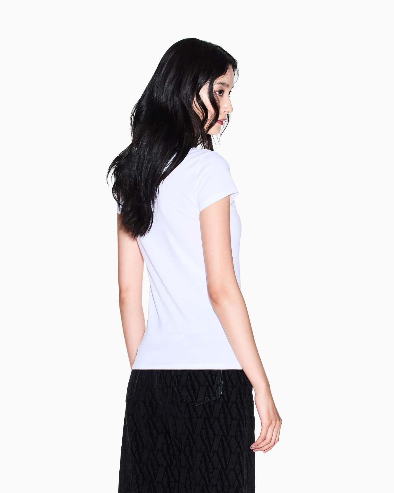Slim Fit T-Shirt mit Logo-Schriftzug Folie 2