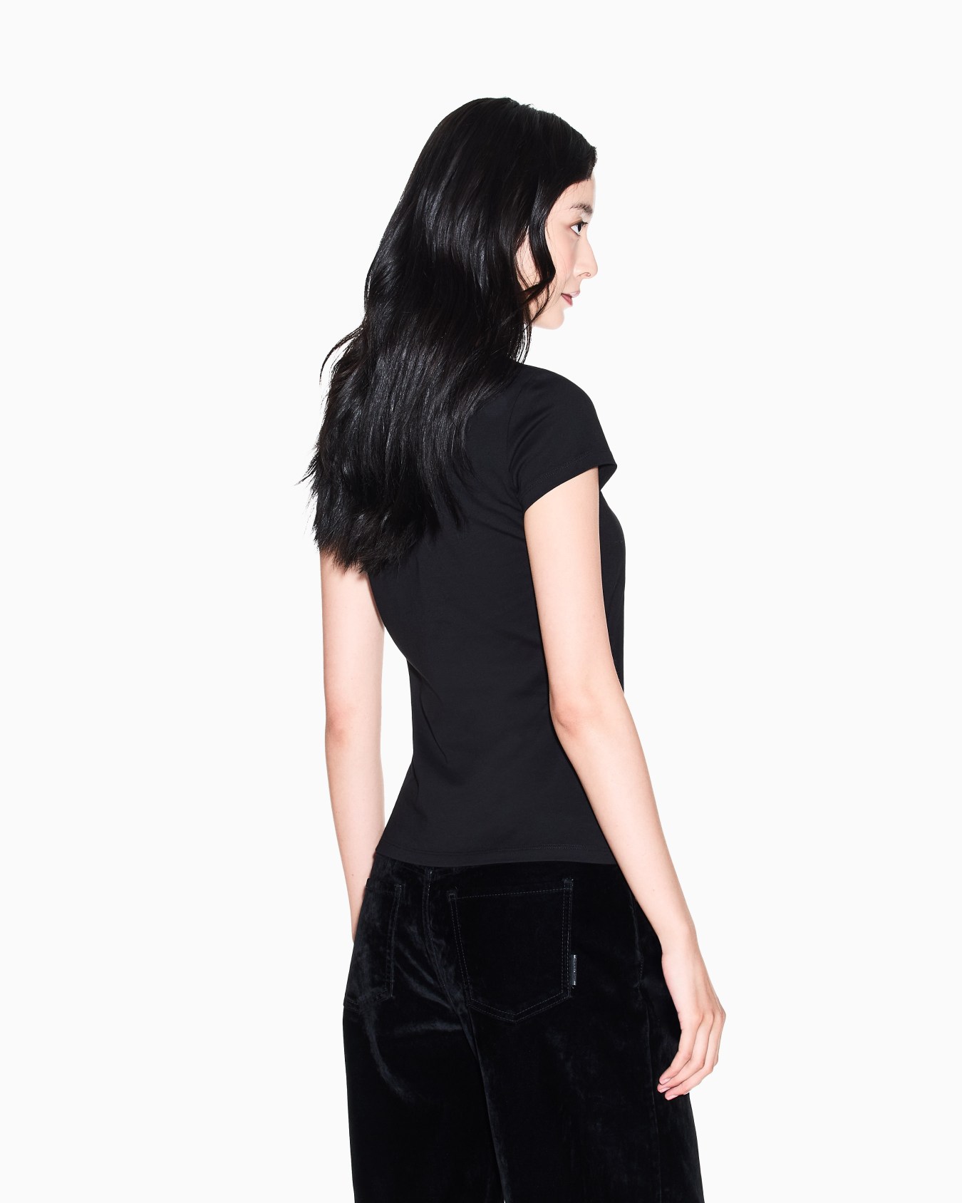 Slim Fit T-Shirt mit Logo-Schriftzug Folie 2