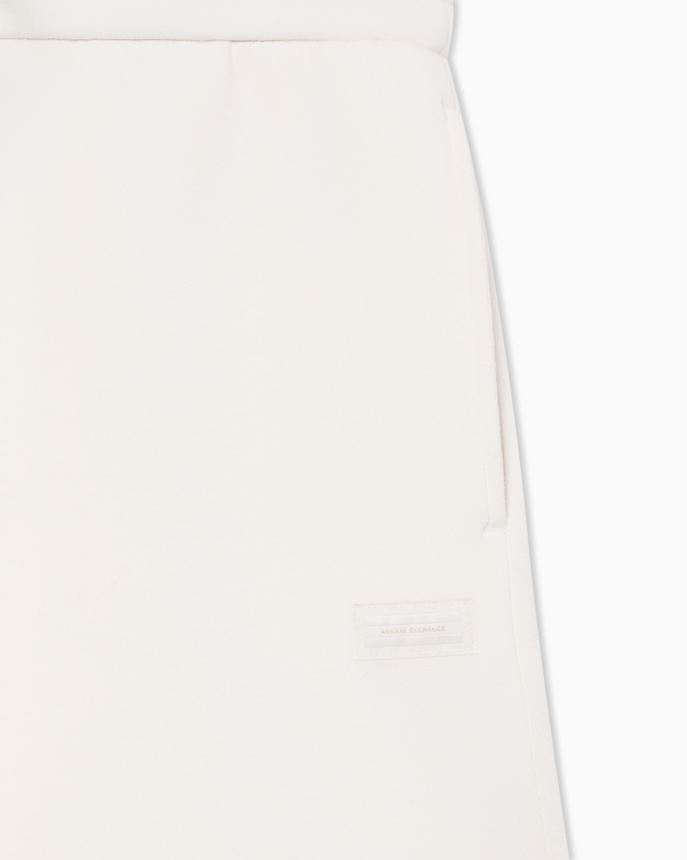 Shorts in technical fabric Slide 3