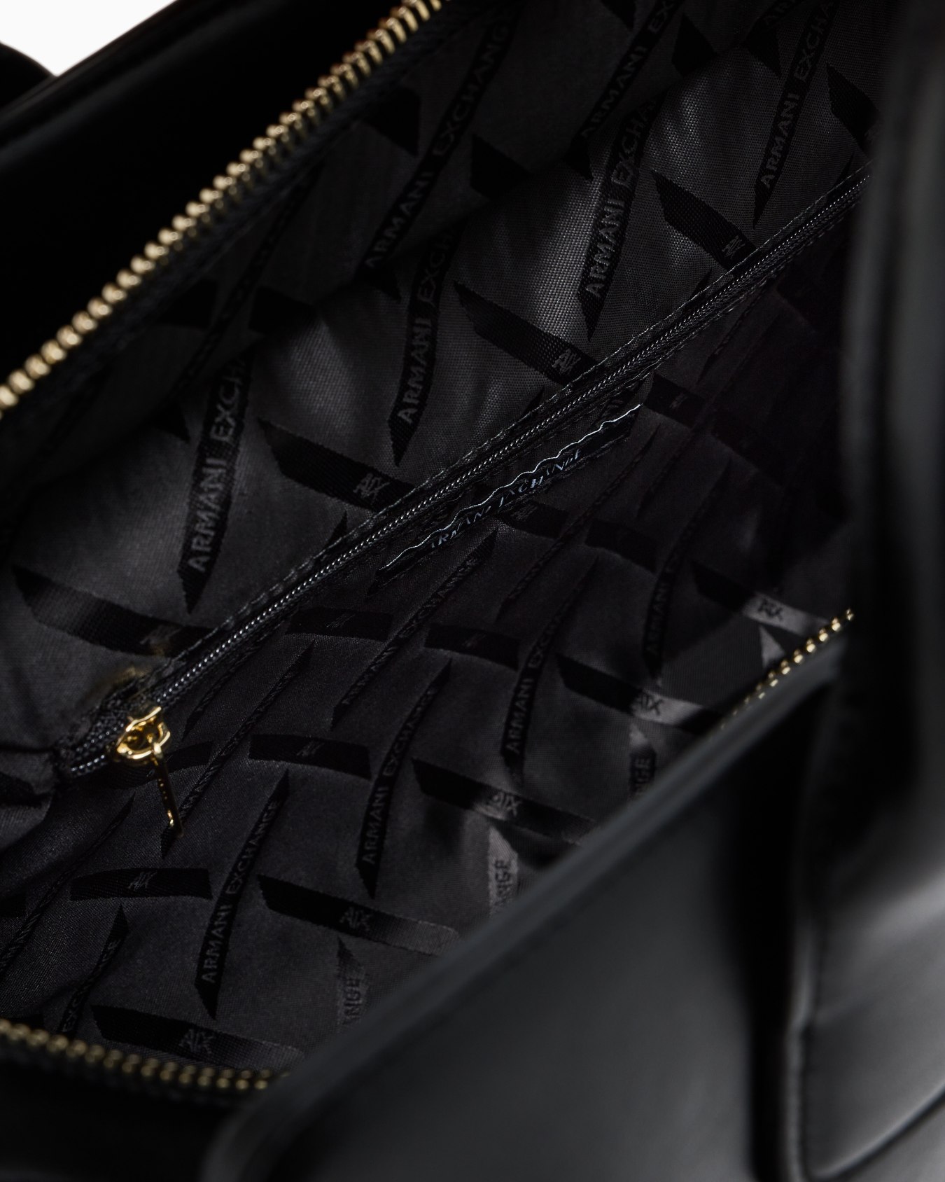 Top handles in tessuto tecnico Slide 3