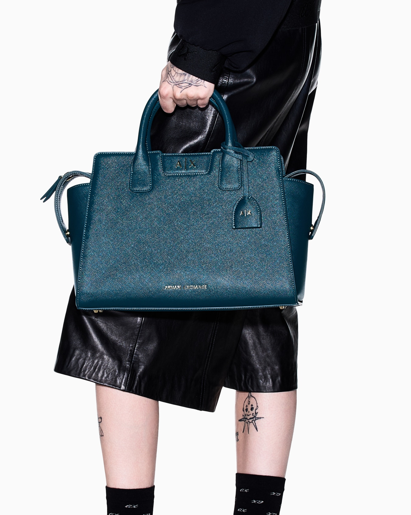 Tote bag in coated fabric Slide 5