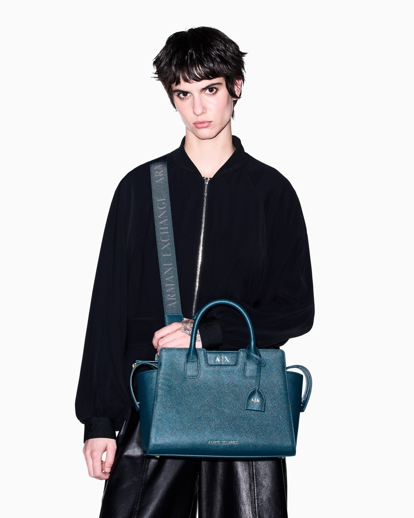 Tote bag in coated fabric Slide 6