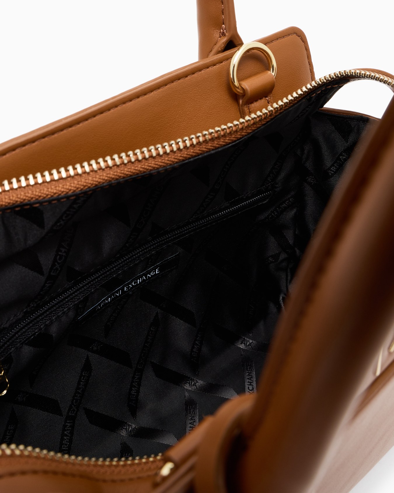 Top handles in technical fabric Diapositiva 3