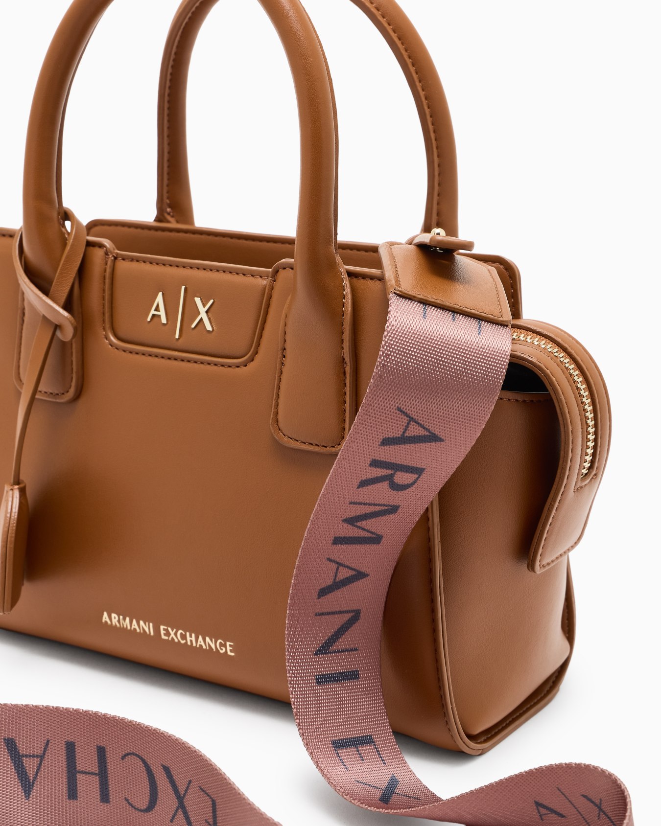 Top handles in technical fabric Diapositiva 4